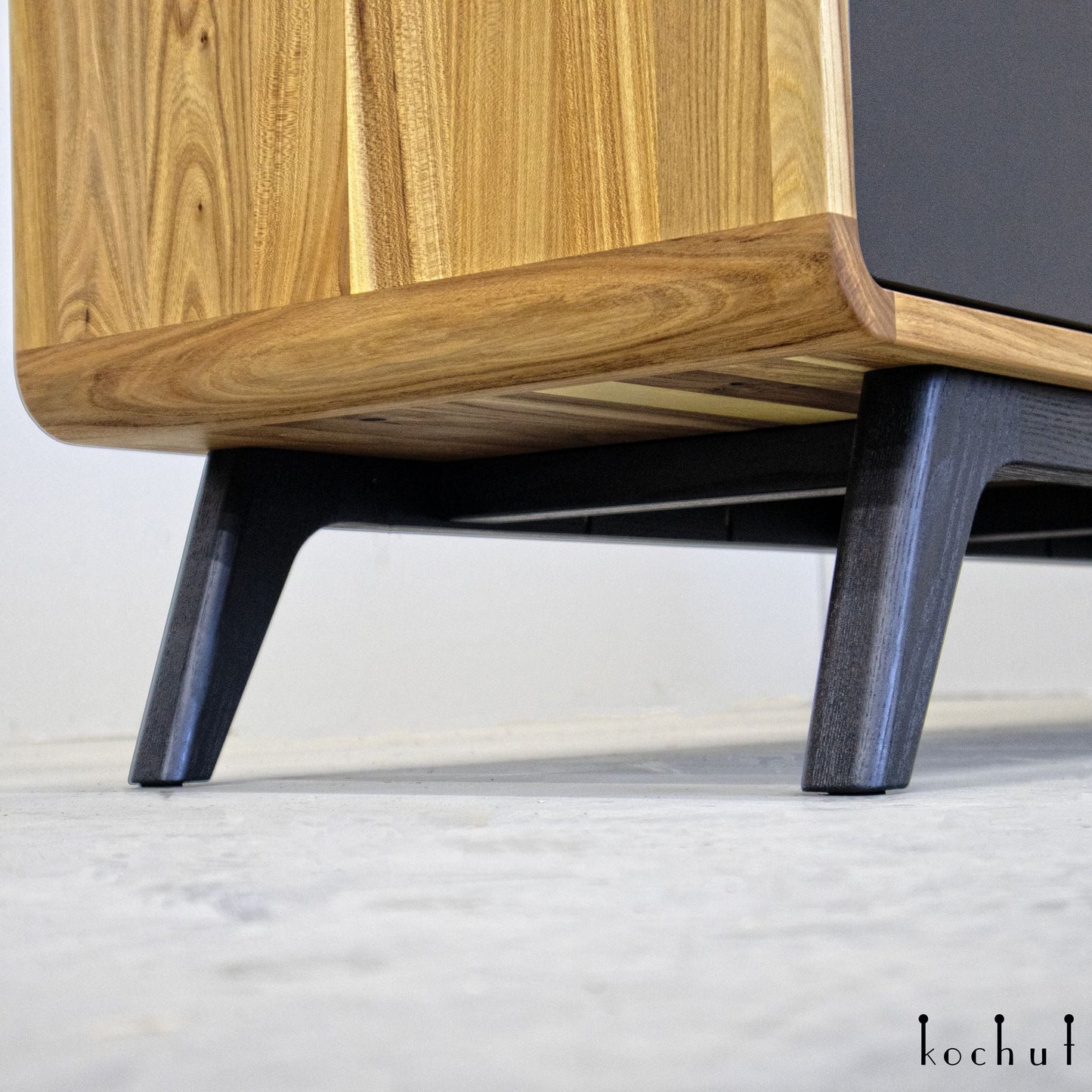 Onyx — Schrank