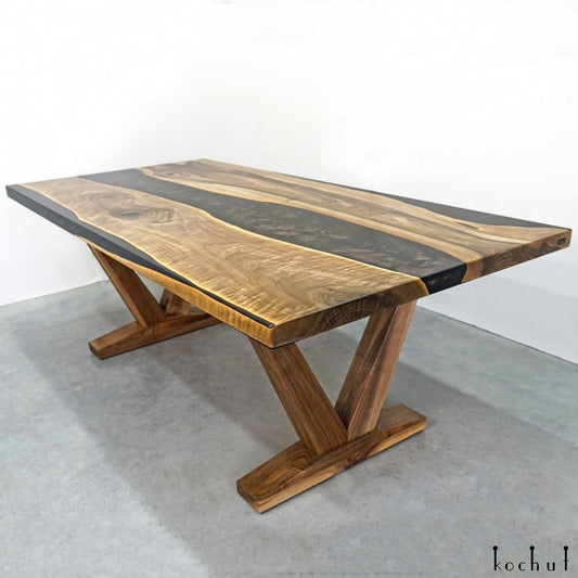 Zimt — Esstisch aus Holz und Epoxidharz