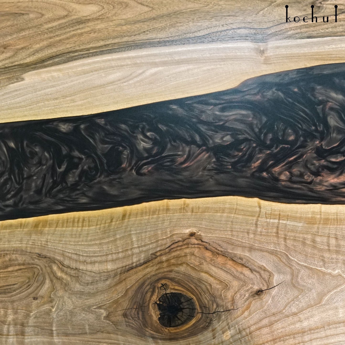 Zimt — Esstisch aus Holz und Epoxidharz