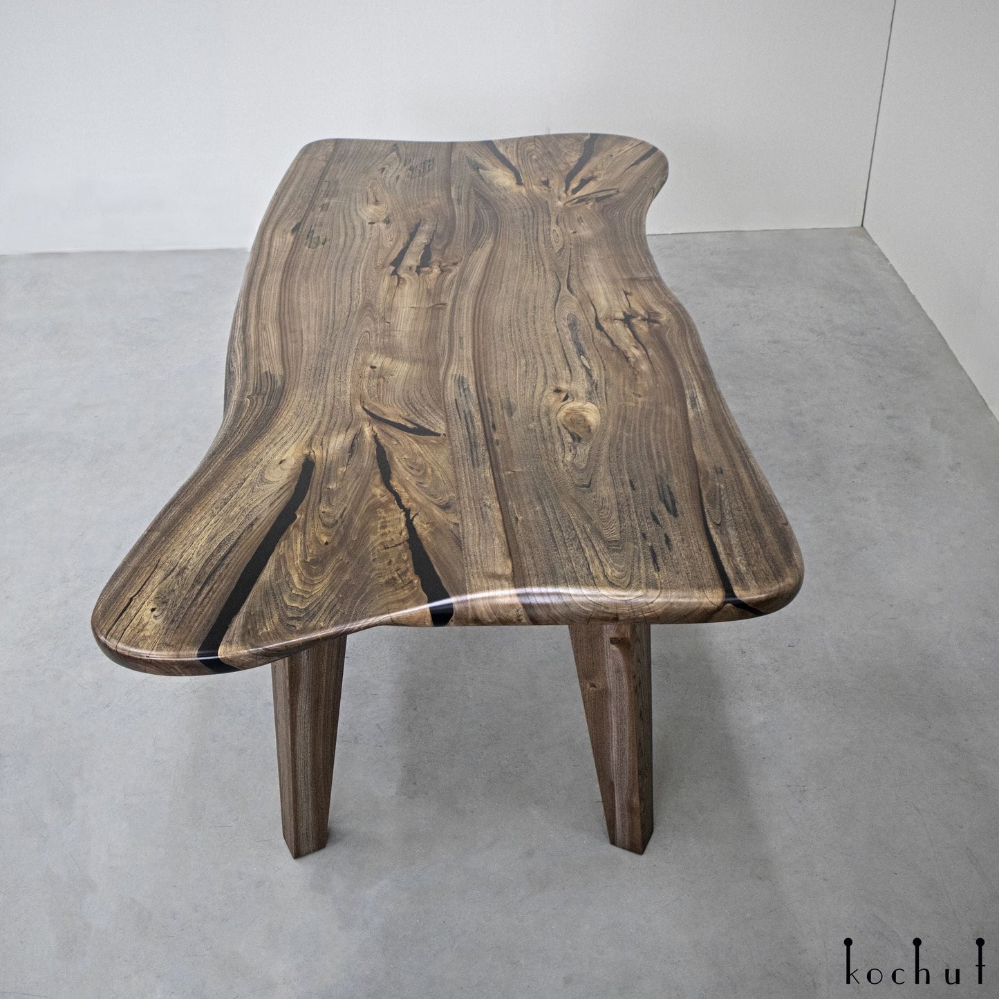 Noir — Holztisch für den Essbereich