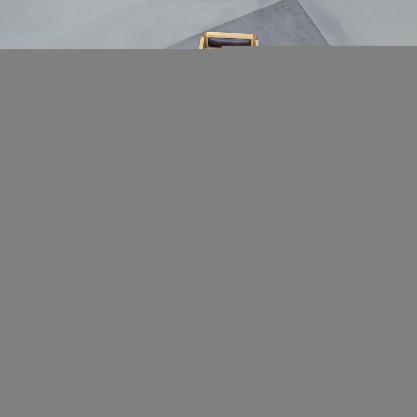 Morion — Esstisch aus Holz und Epoxidharz