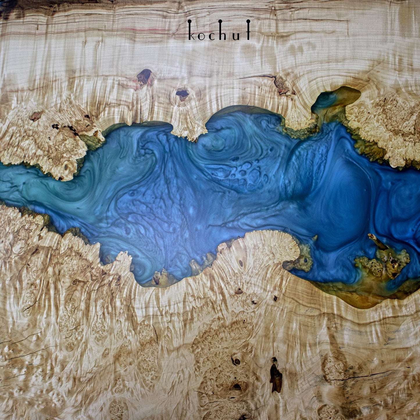 Okavango. Südmonsun — Esstisch aus Holz und Epoxidharz