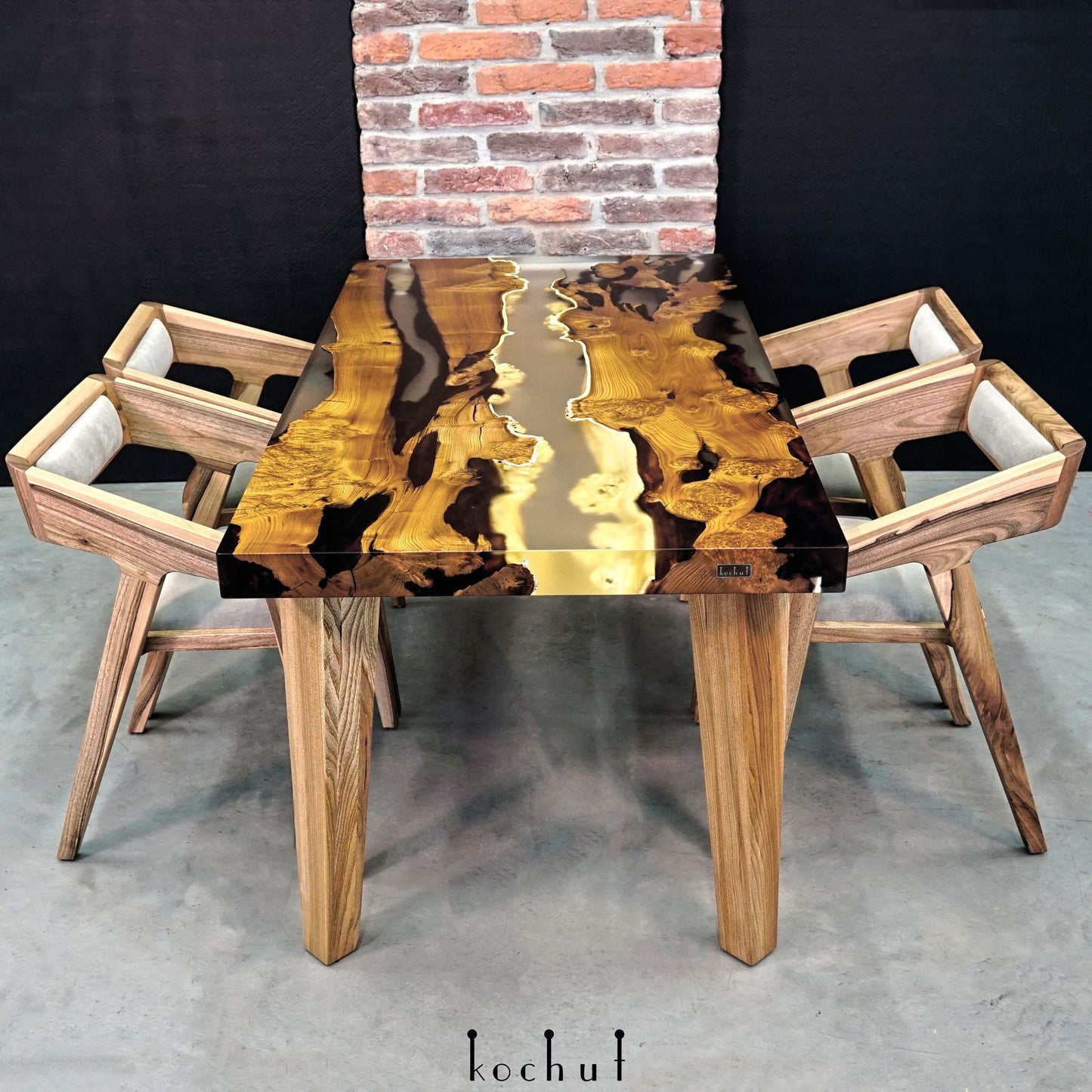 Cheetah — Esstisch aus Holz und Epoxidharz