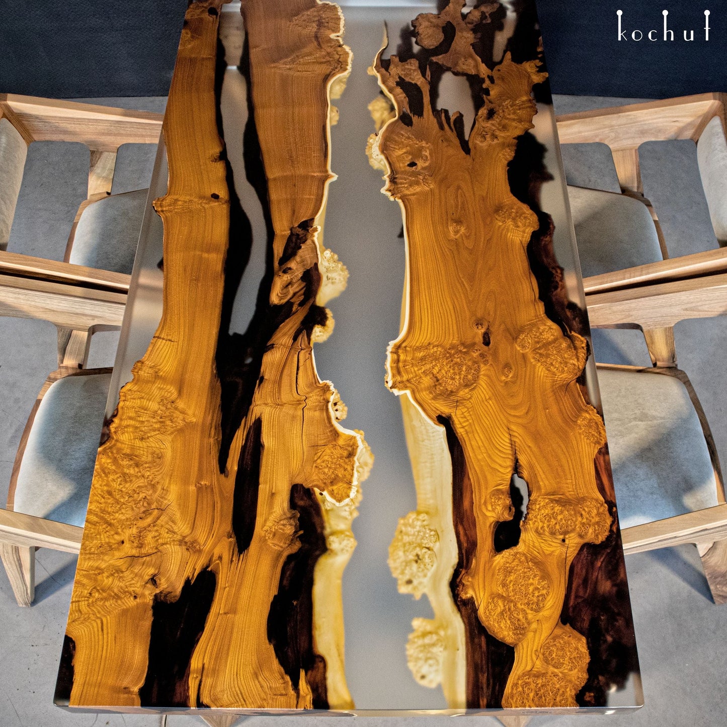 Cheetah — Esstisch aus Holz und Epoxidharz