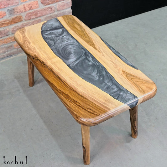Morion — Couchtisch (mit Holzbeinen)