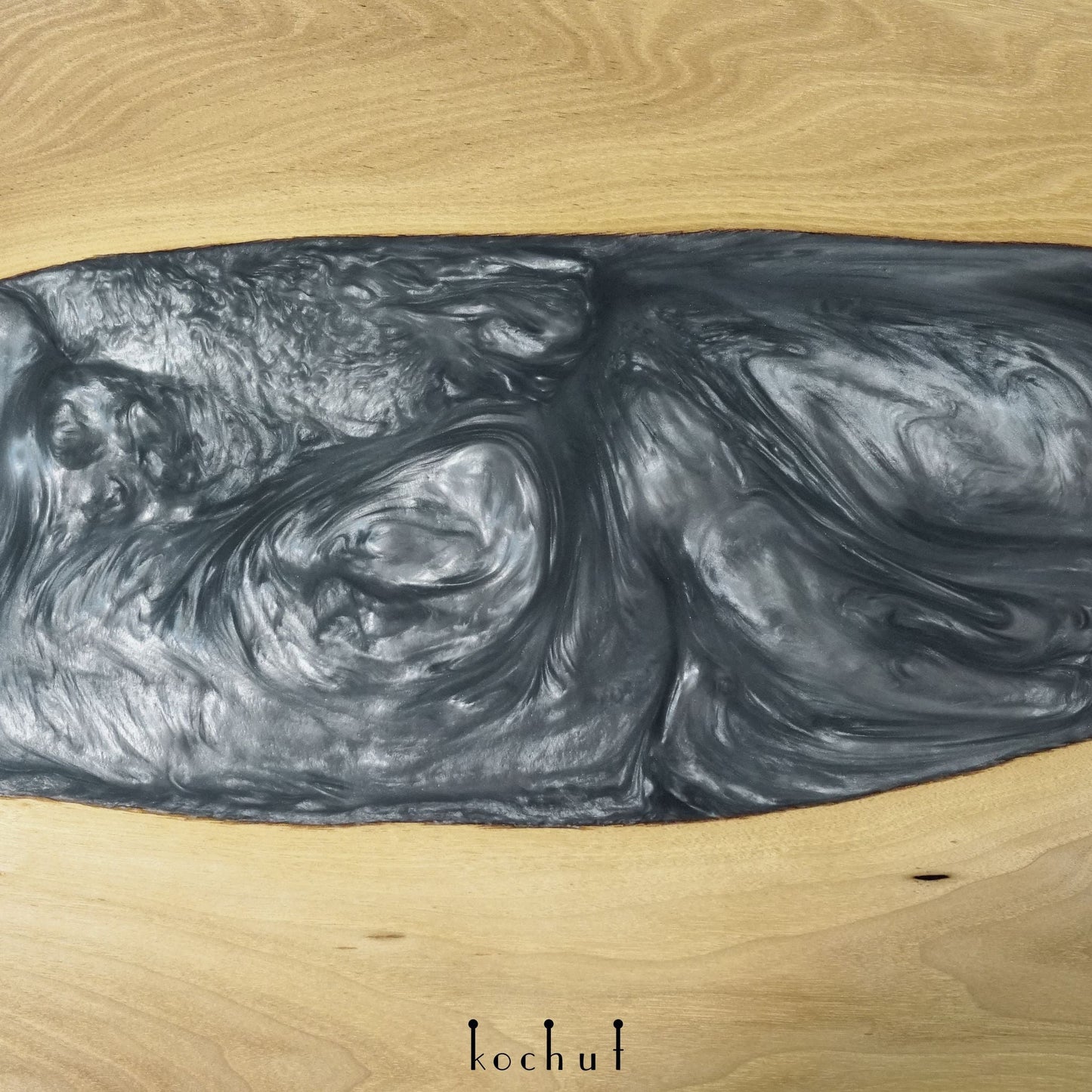 Morion — Couchtisch (mit Holzbeinen)