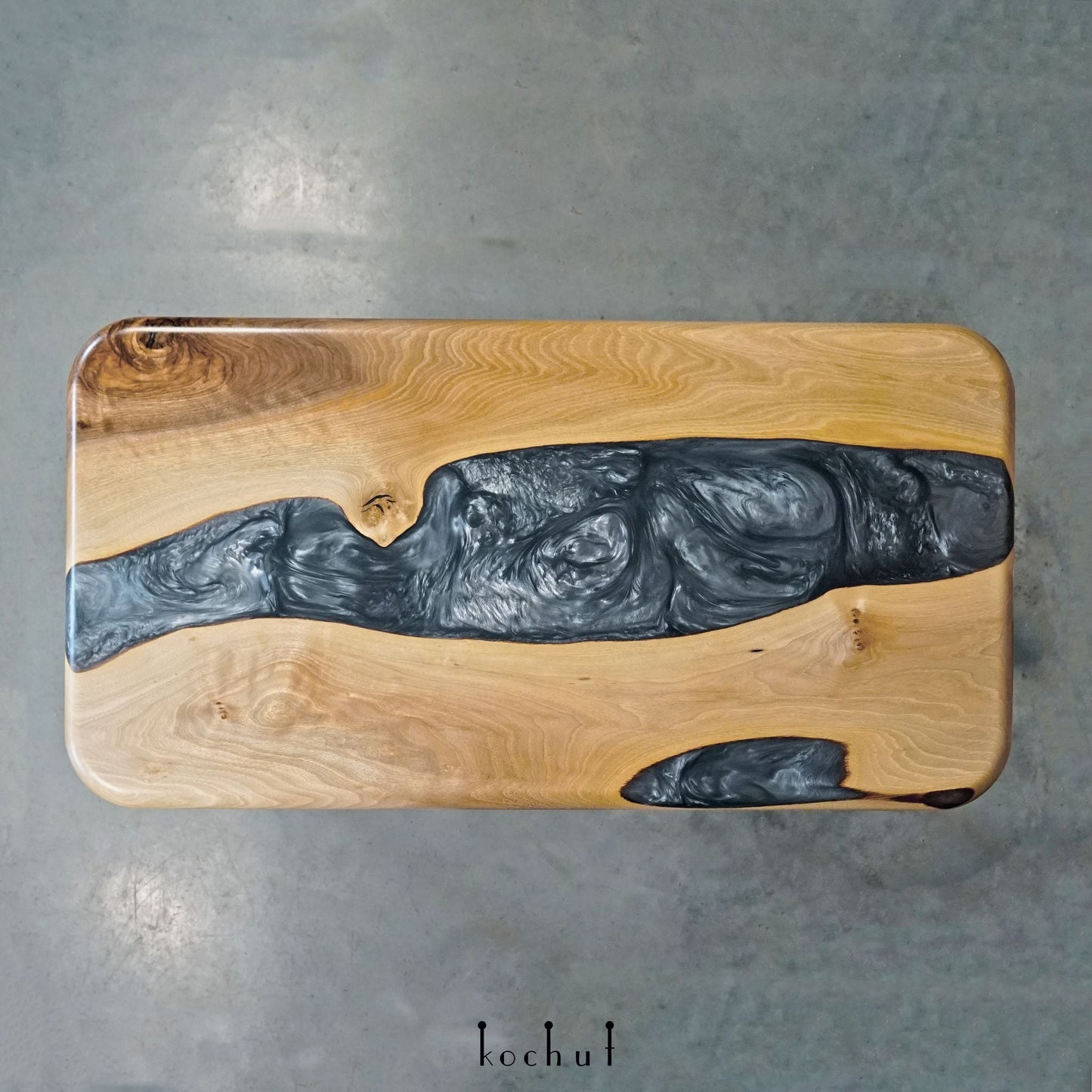 Morion — Couchtisch (mit Holzbeinen)