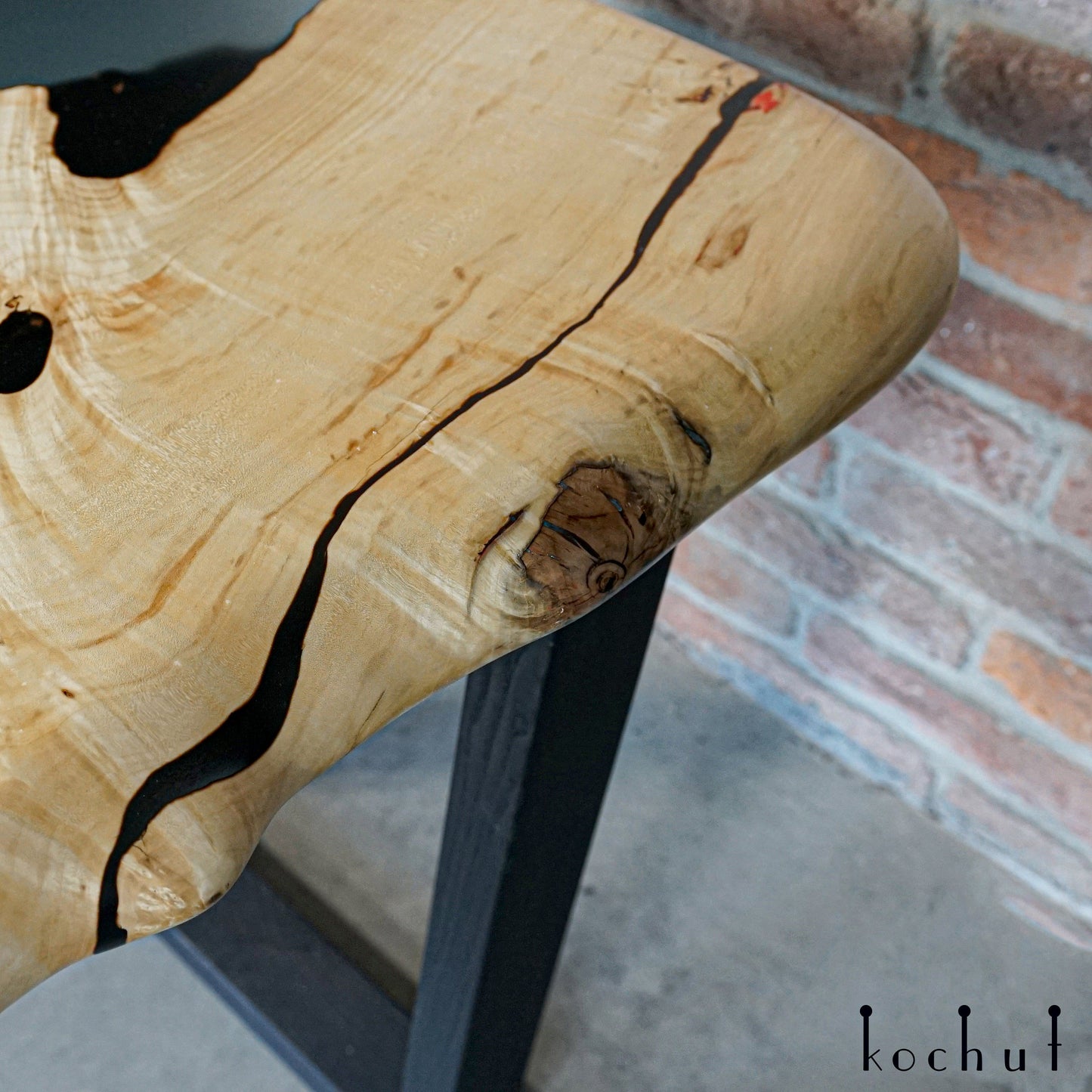 Bristol — Esstisch aus Holz und Epoxidharz
