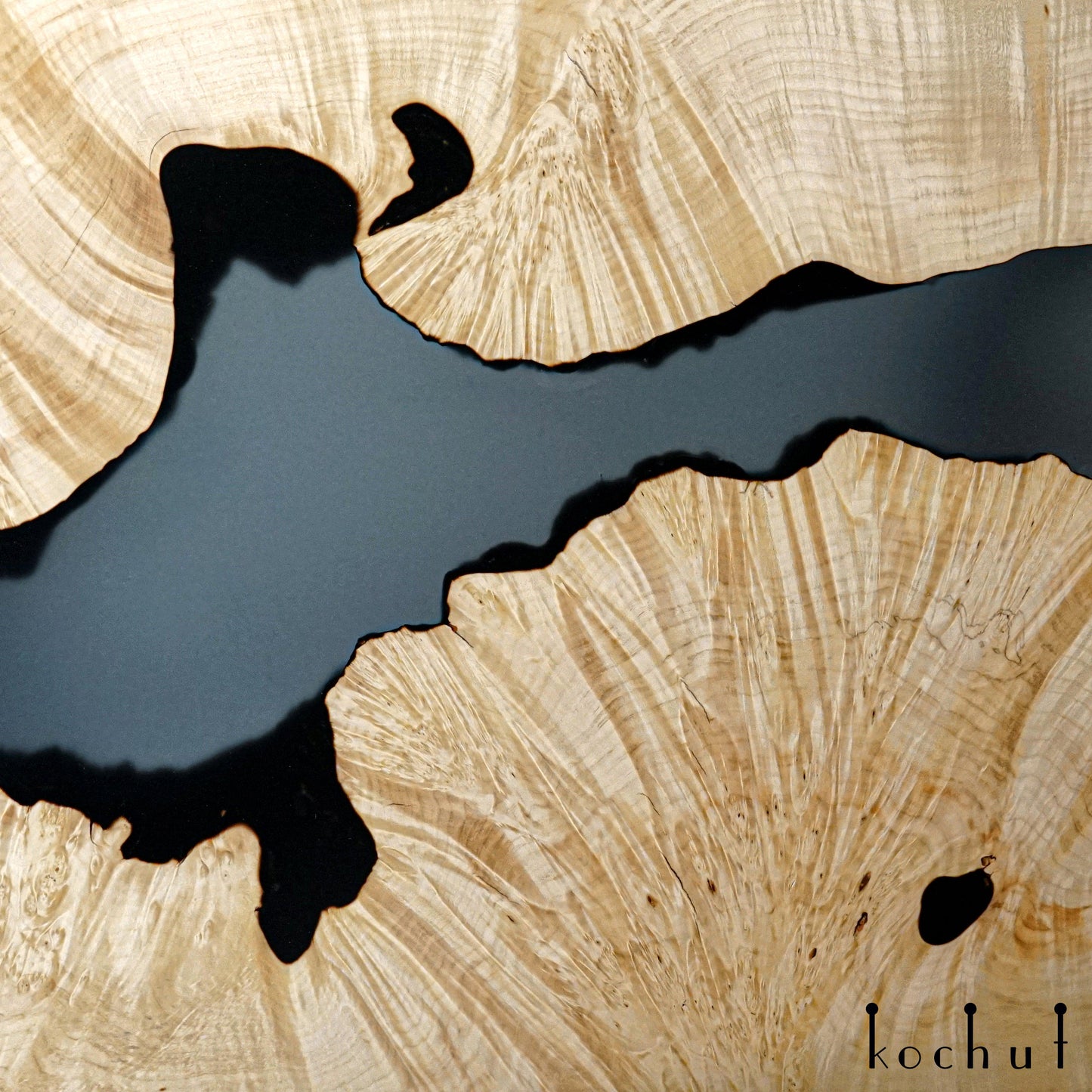 Bristol — Esstisch aus Holz und Epoxidharz
