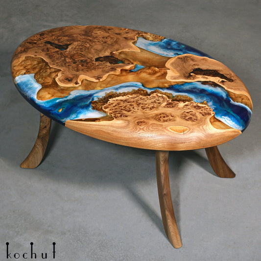 Atlantis — Couchtisch (mit Holzbeinen)