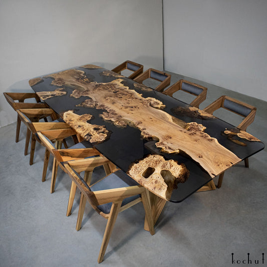 Orion — Esstisch aus Holz und Epoxidharz