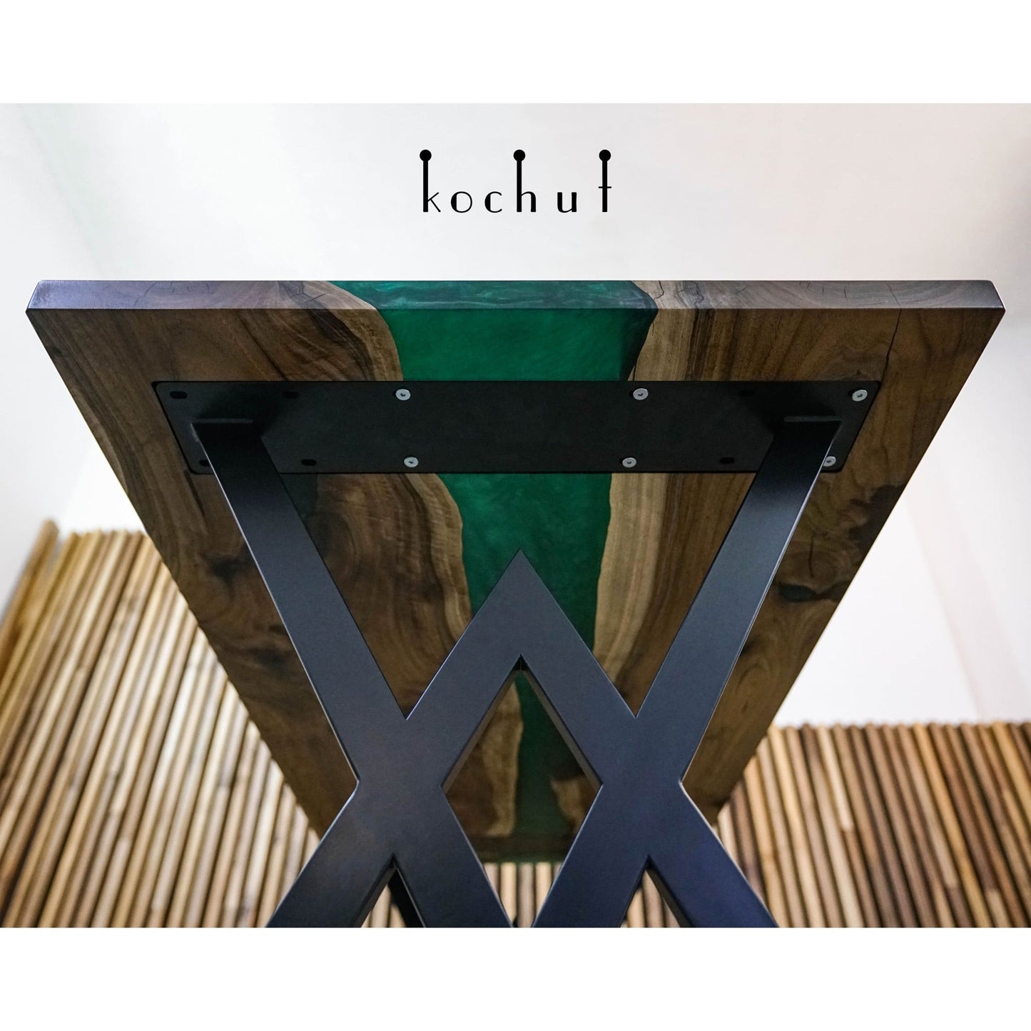 Greenwich Plattformen — Esstisch aus Holz und Epoxidharz