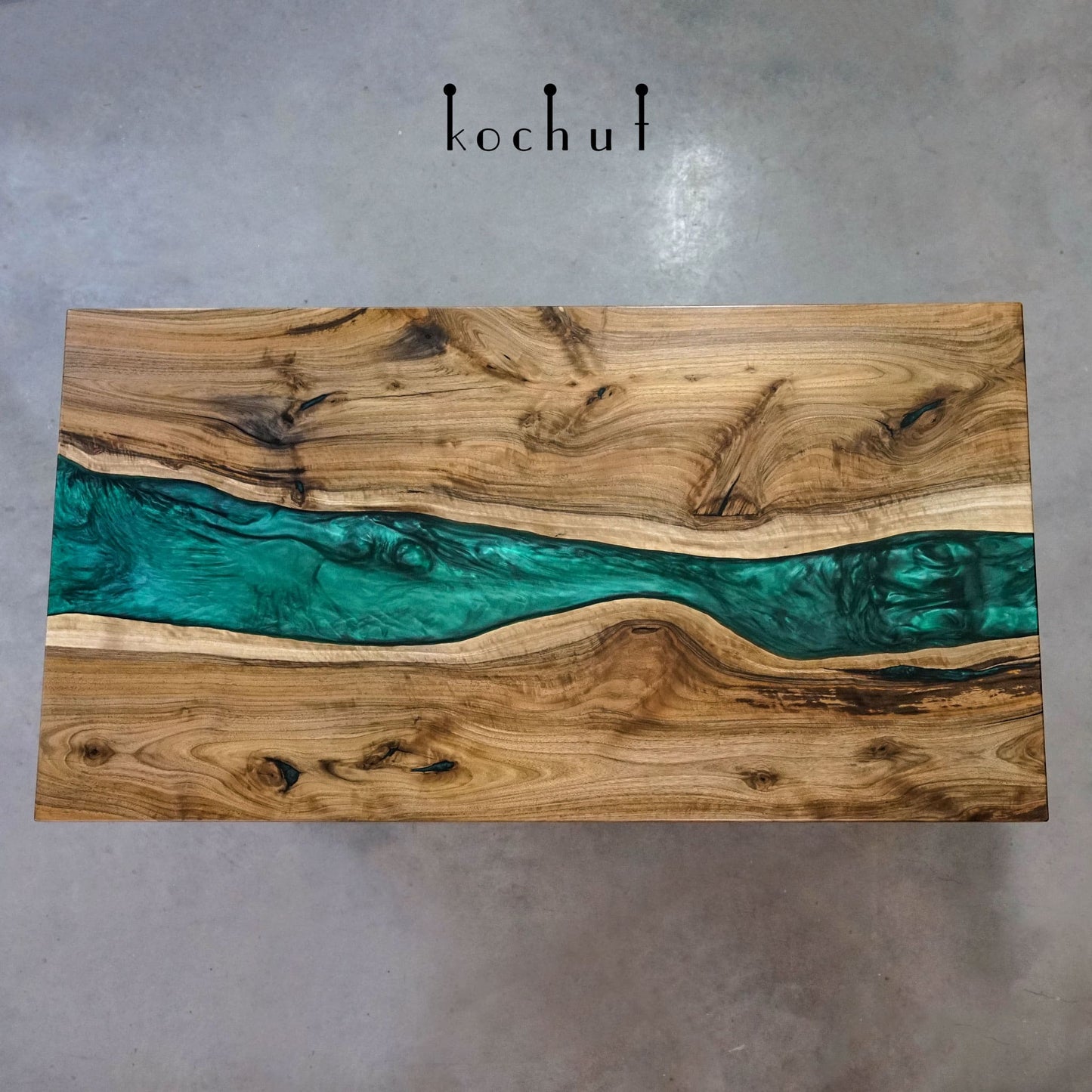 Greenwich Plattformen — Esstisch aus Holz und Epoxidharz