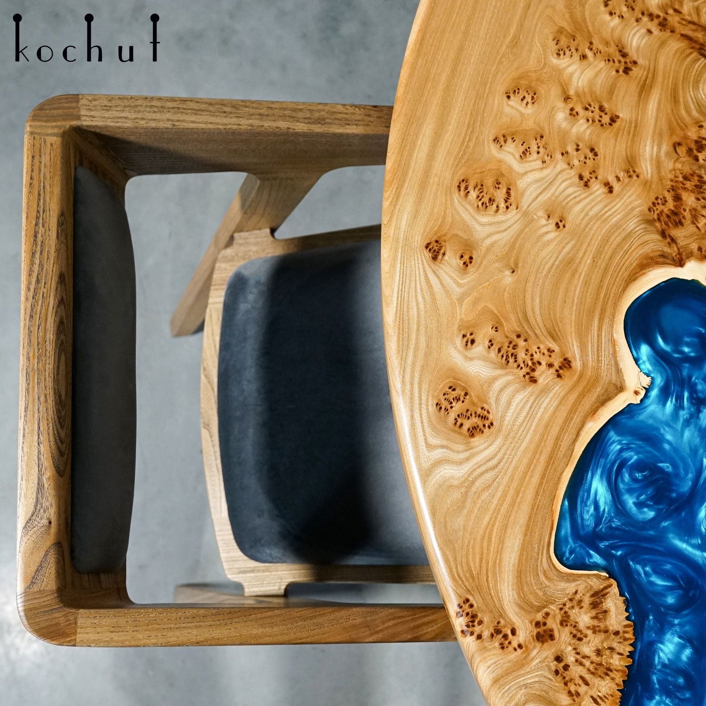 Zwei Horizonte – Esstisch aus Holz und Epoxidharz