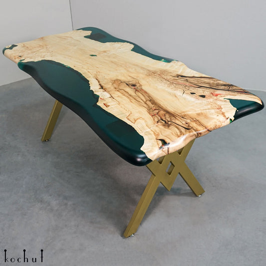 Brunei Darussalam — Esstisch aus Holz und Epoxidharz