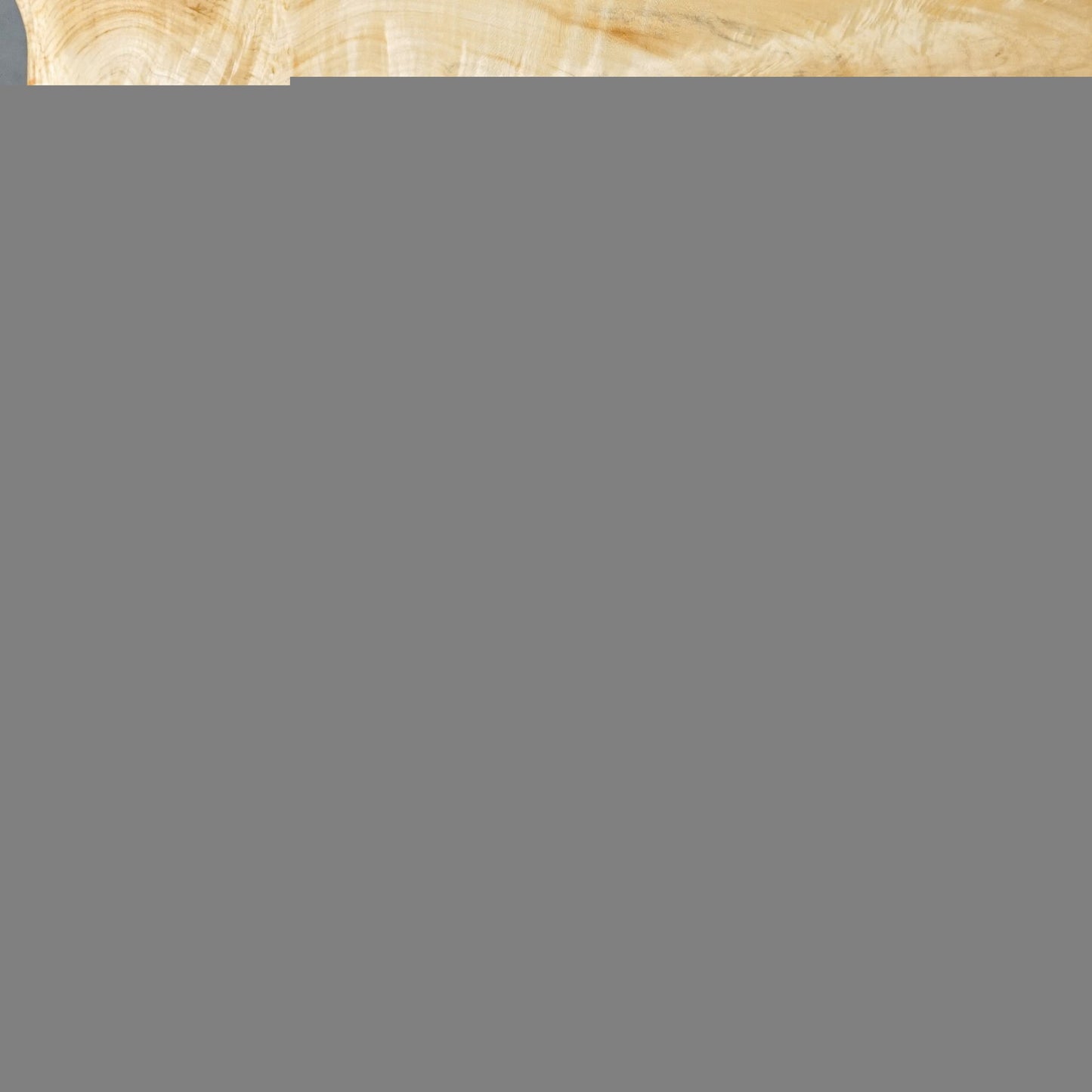 Brunei Darussalam — Esstisch aus Holz und Epoxidharz