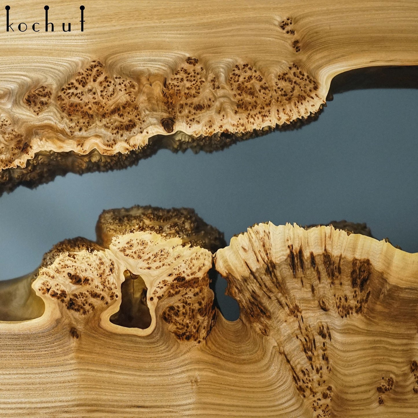Albertini. Classic — Esstisch aus Holz und Epoxidharz