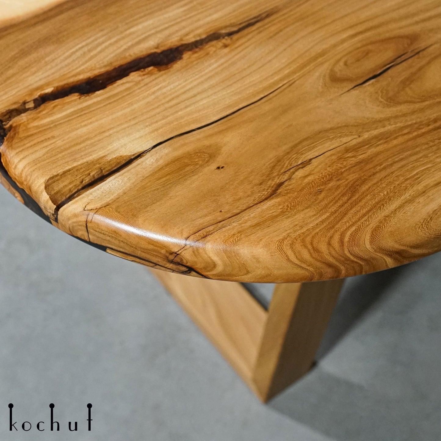 Albertini. Classic — Esstisch aus Holz und Epoxidharz