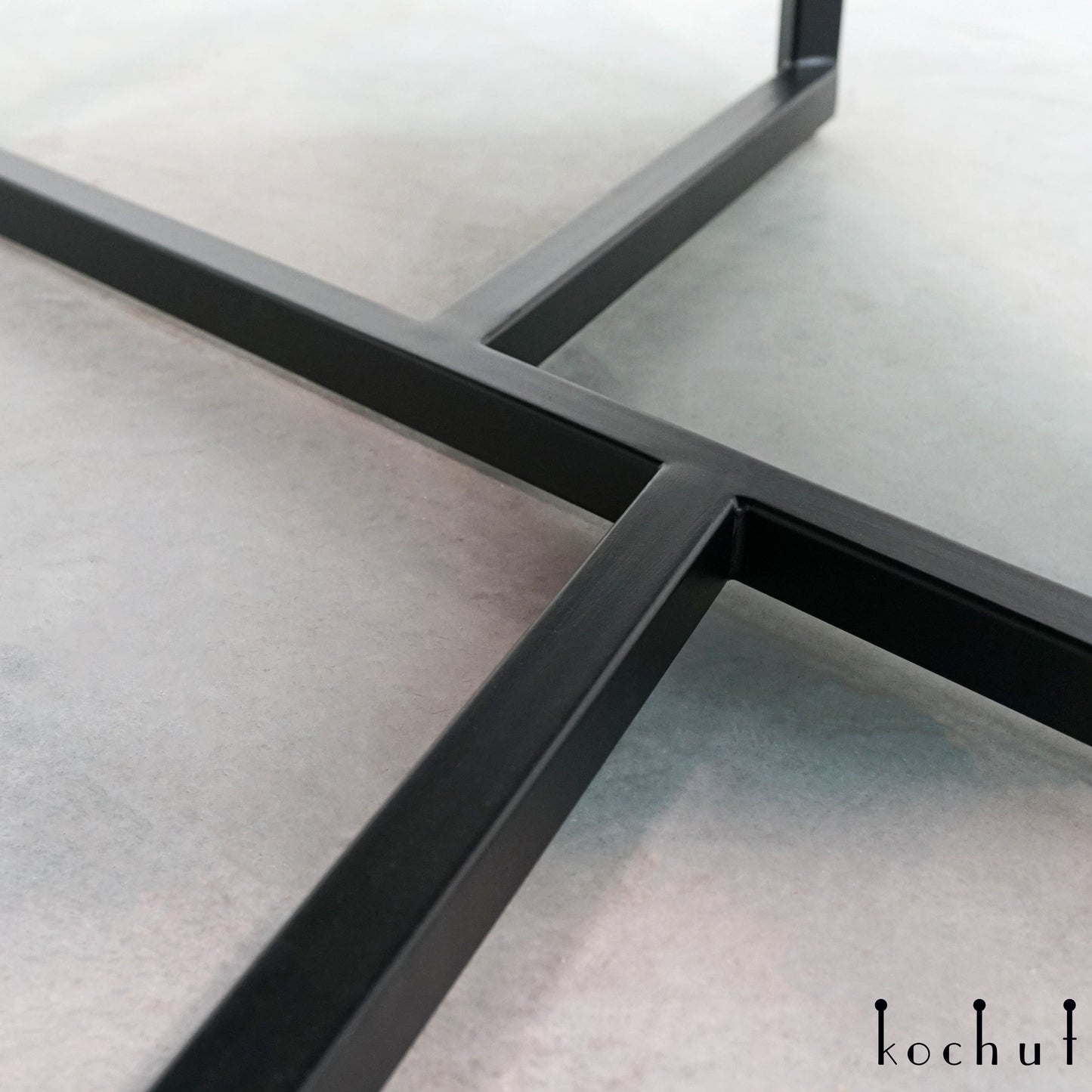 Atlantis — Couchtisch (Metallbeine)