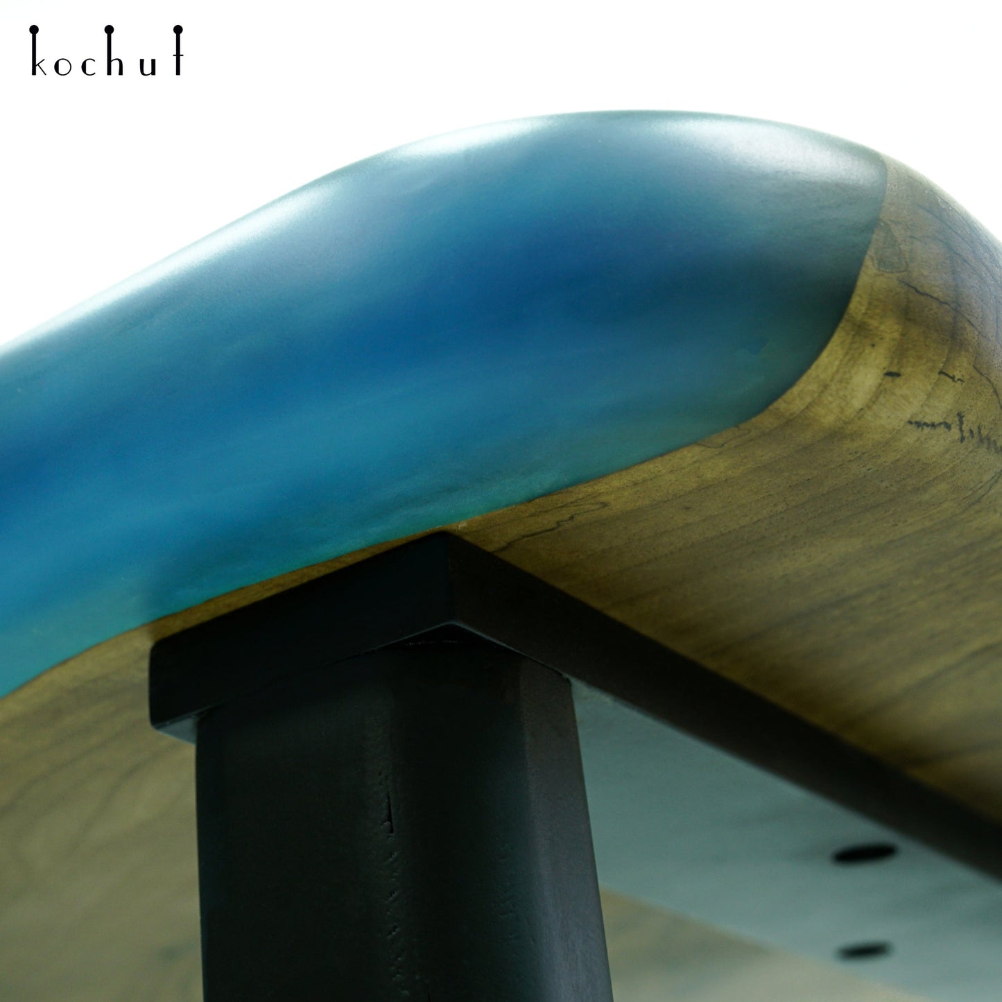 Adriatic — Holz- und Epoxidharz-Couchtisch