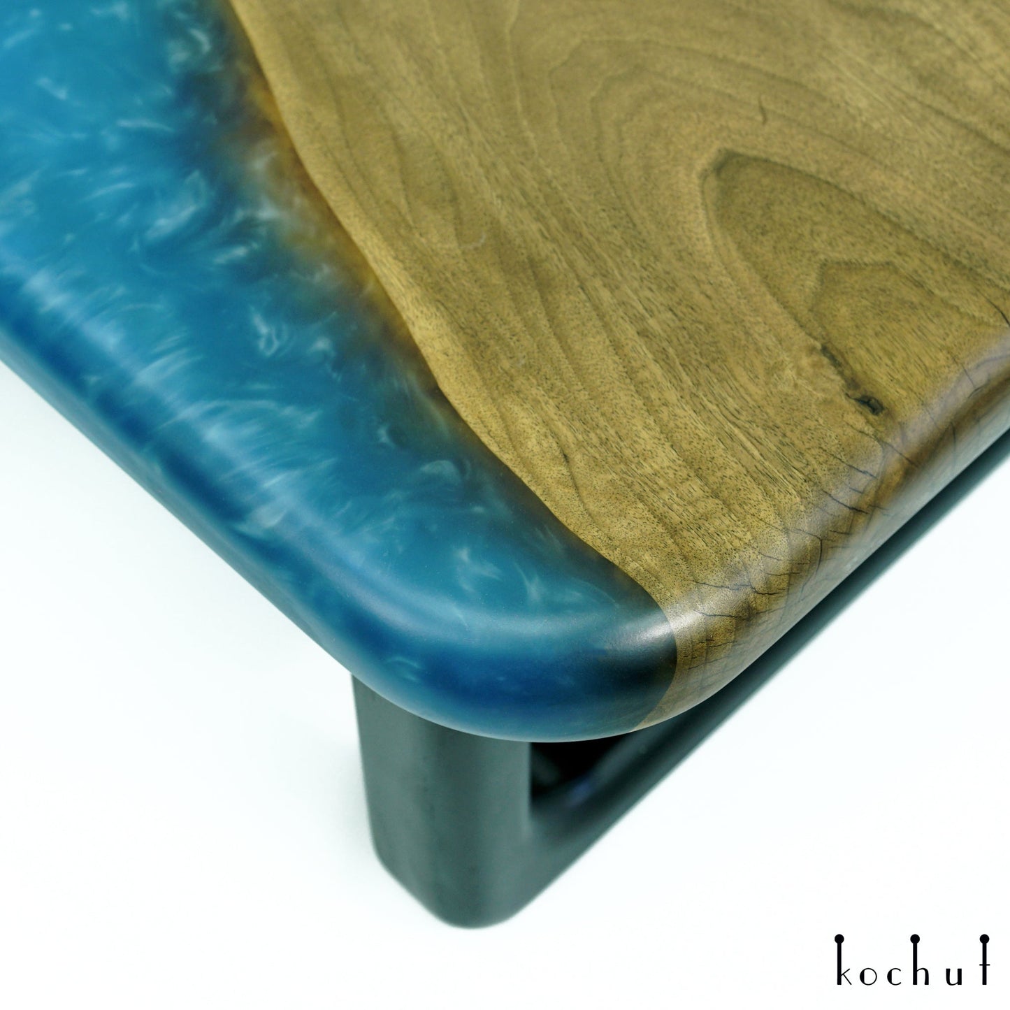 Adriatic — Holz- und Epoxidharz-Couchtisch