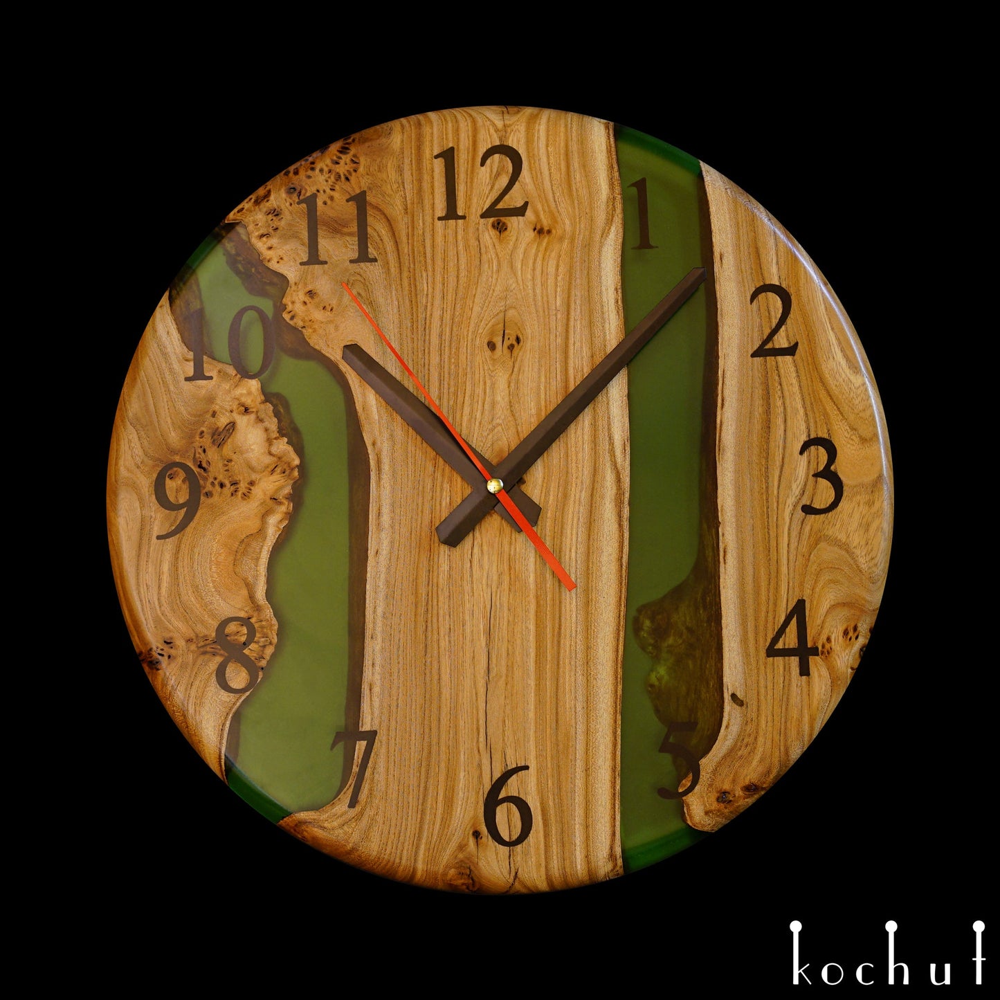 Continuum — Wanduhr aus Holz und Epoxidharz
