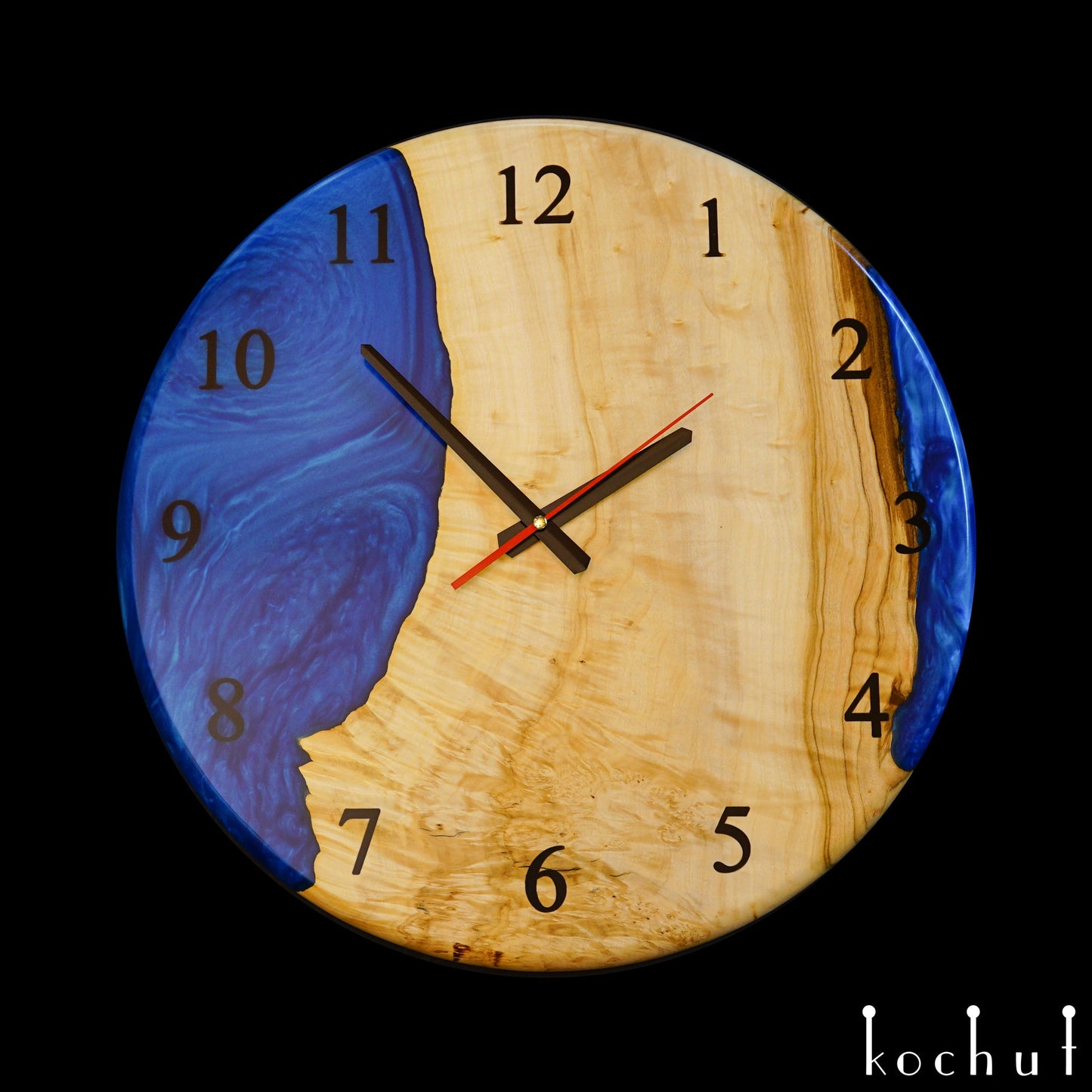 Continuum — Wanduhr aus Holz und Epoxidharz