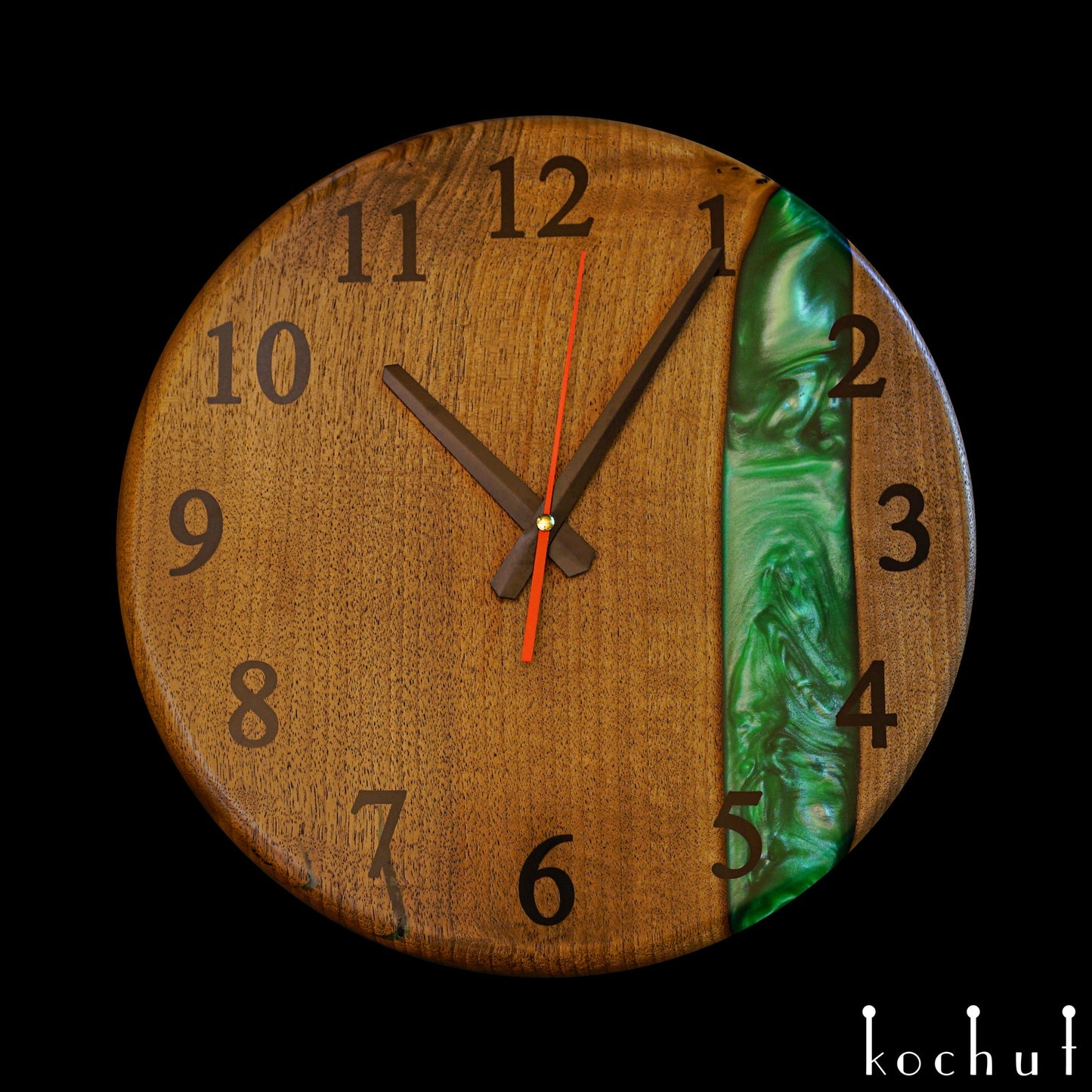 Continuum — Wanduhr aus Holz und Epoxidharz