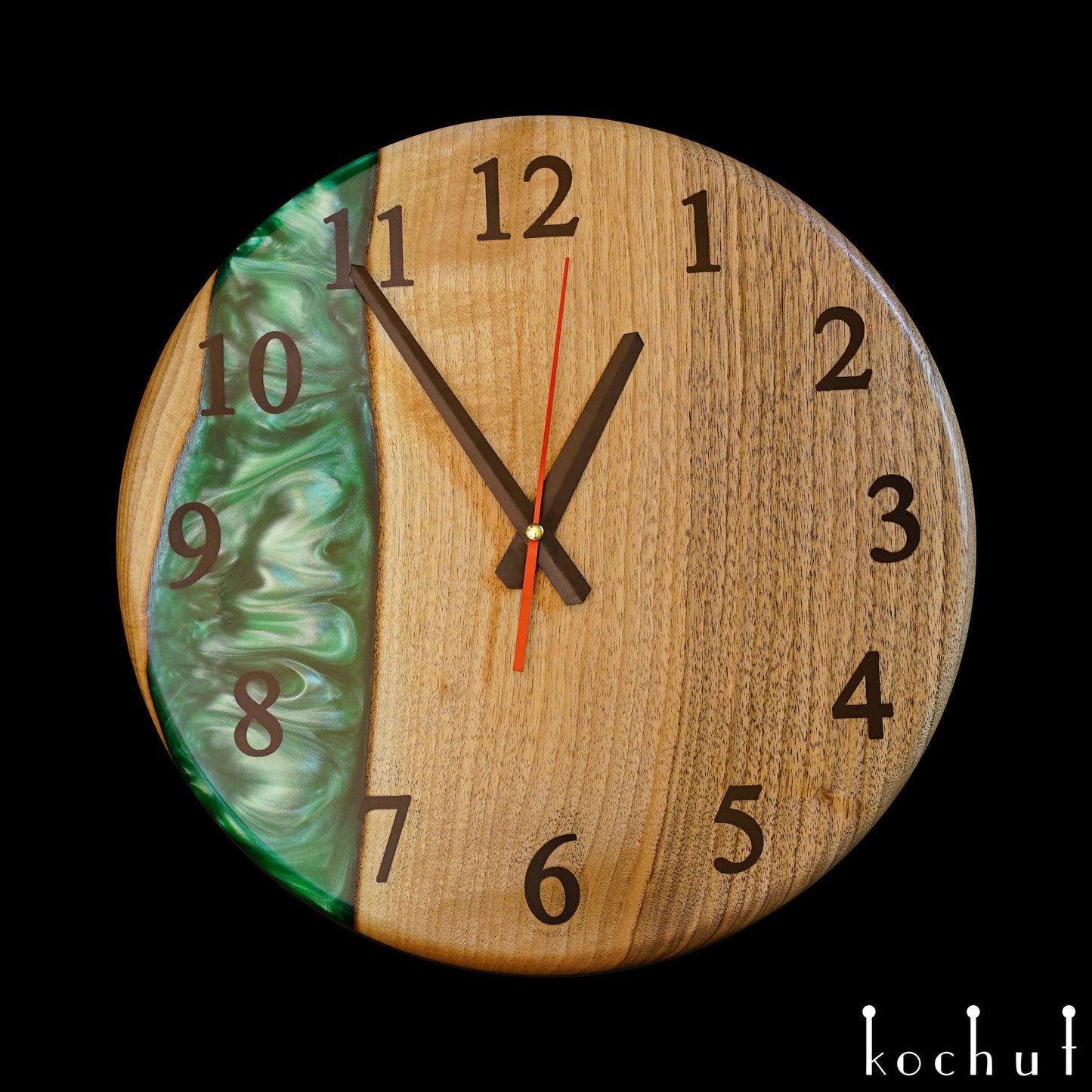 Continuum — Wanduhr aus Holz und Epoxidharz