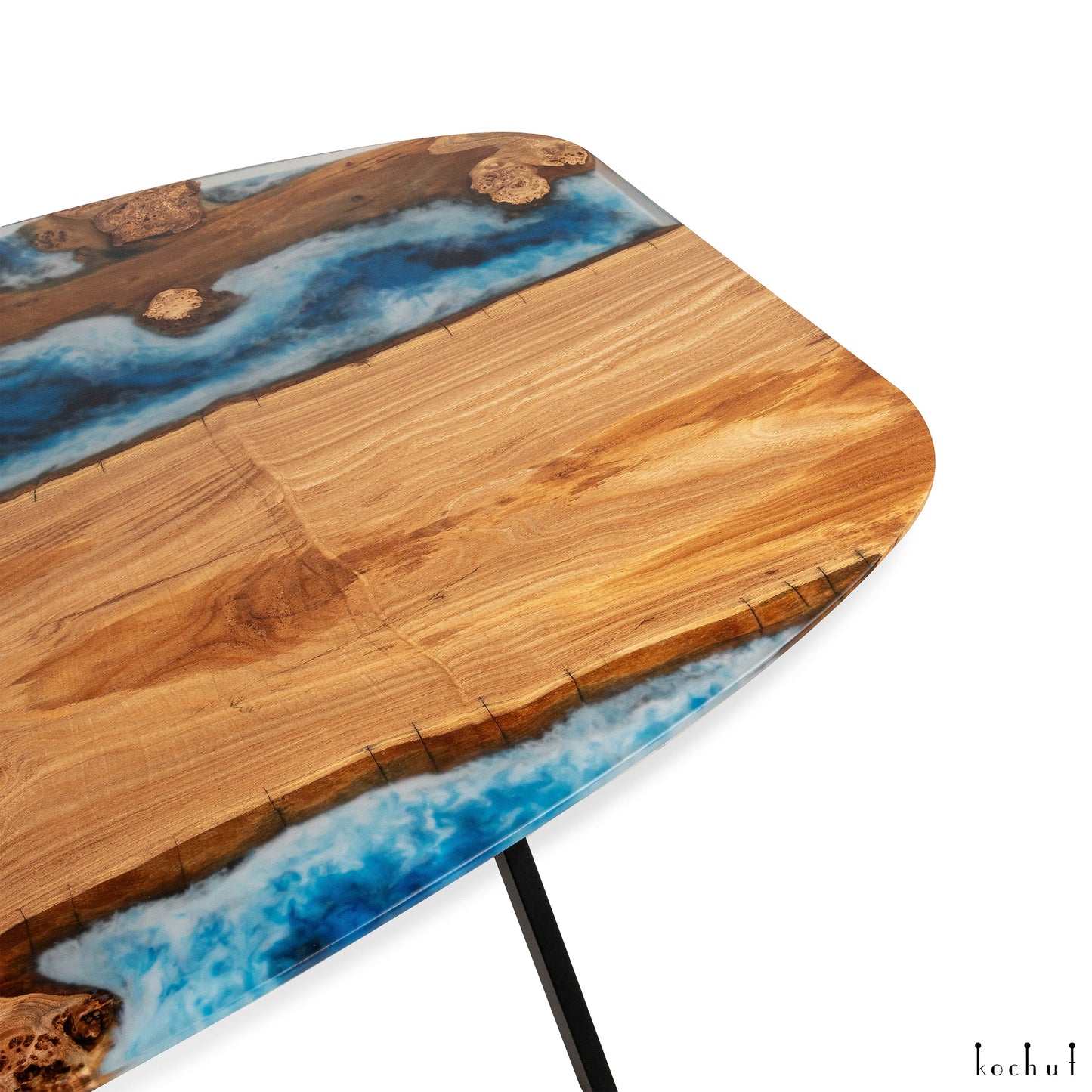 Atlantis — Esstisch aus Holz und Epoxidharz