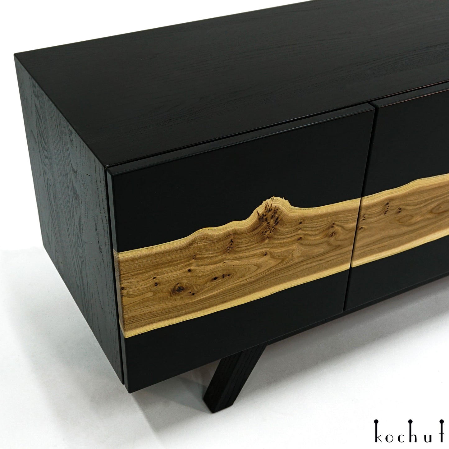 Sarmatia — Holz- und Epoxidharz-Schrank