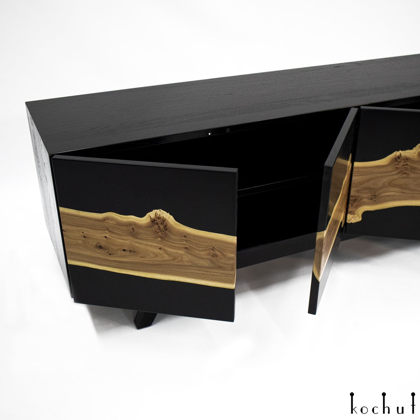 Sarmatia — Holz- und Epoxidharz-Schrank