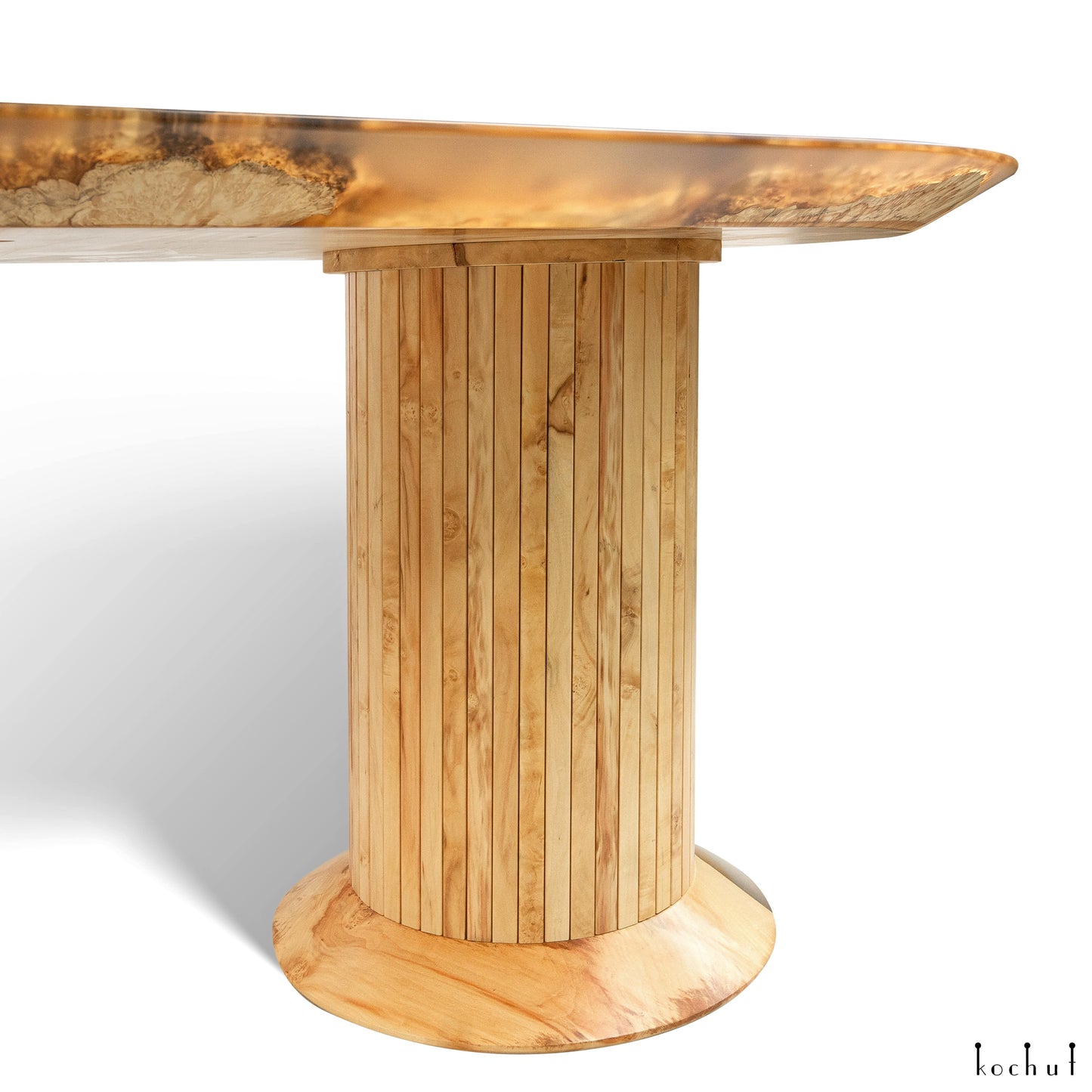Rhodus — Esstisch aus Holz und Epoxidharz