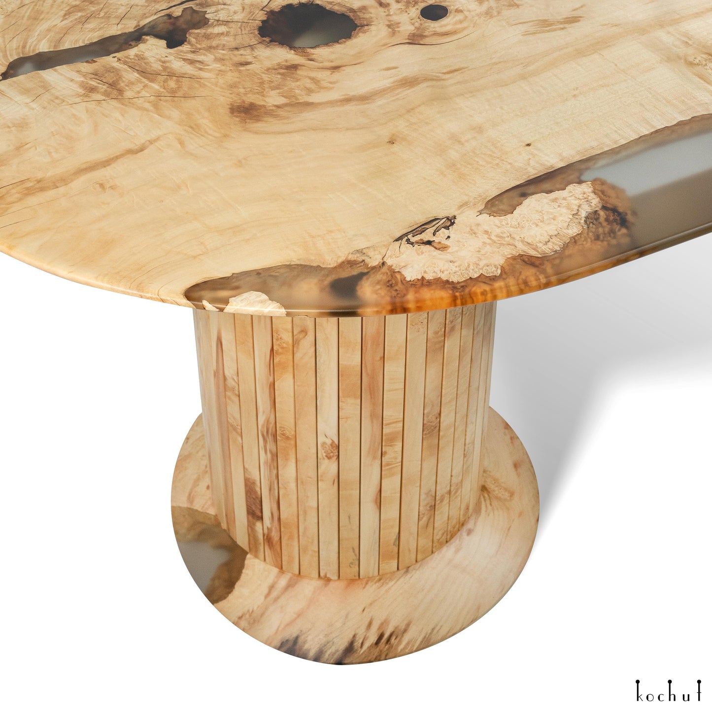 Rhodus — Esstisch aus Holz und Epoxidharz