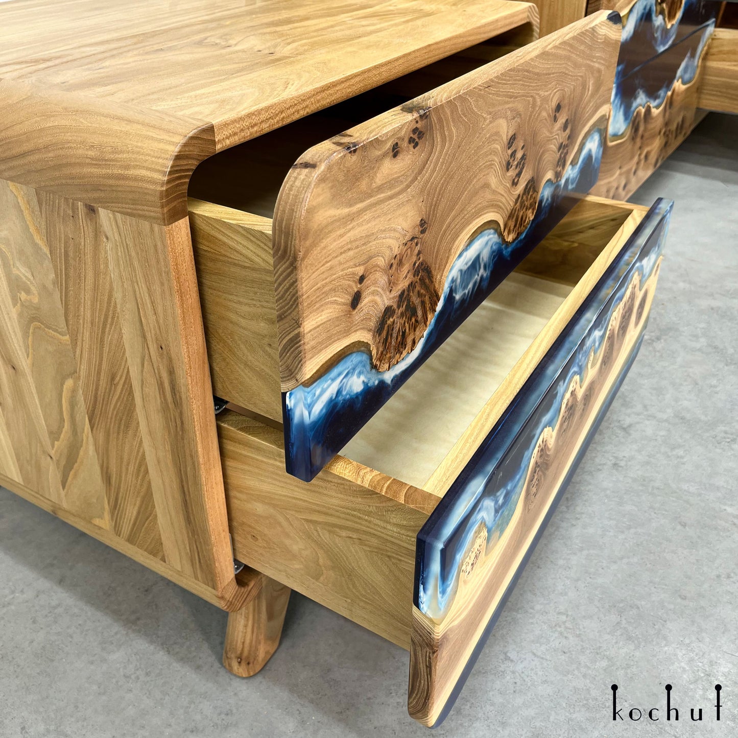 Atlantida — Set aus Holz- und Epoxidharzschränken