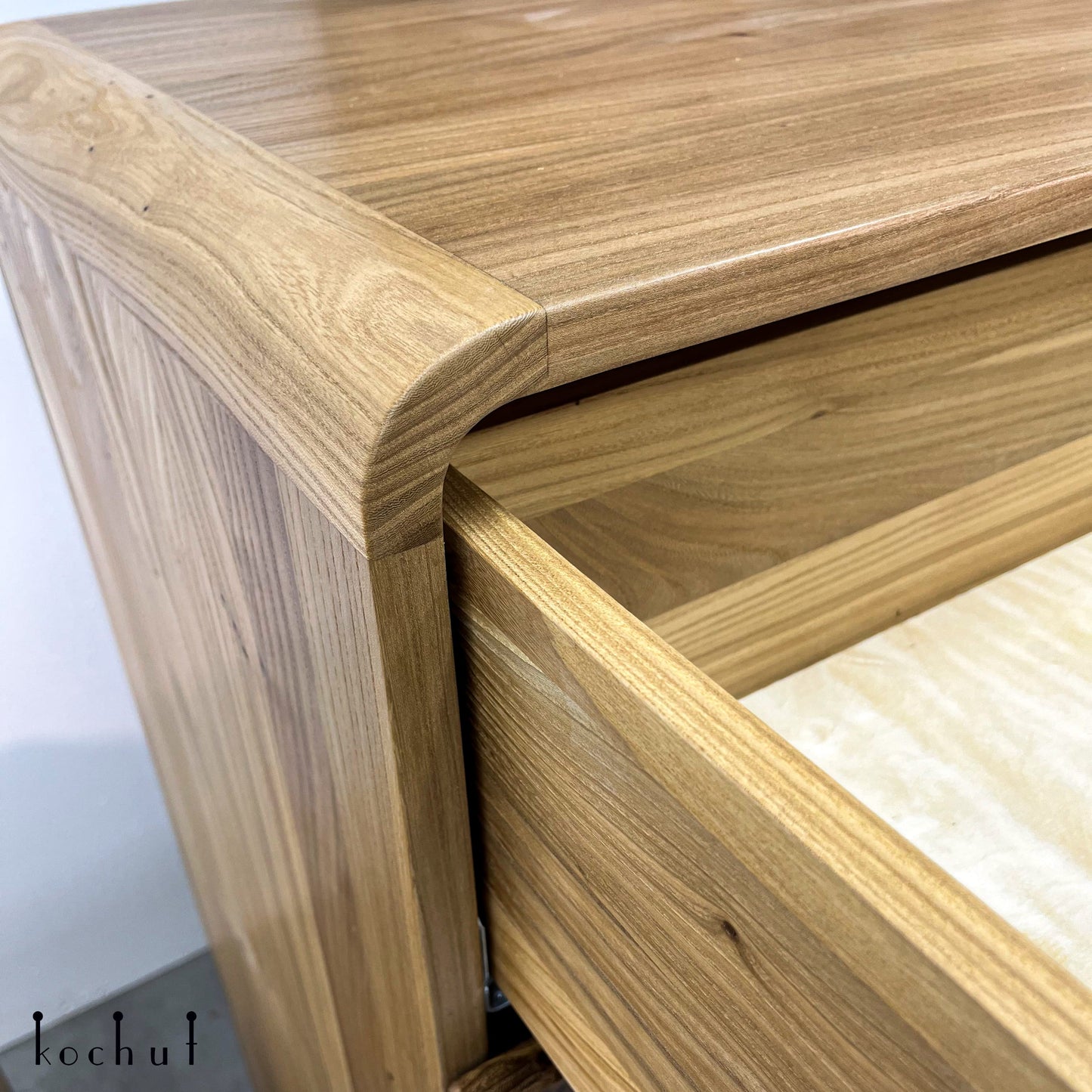Atlantida — Set aus Holz- und Epoxidharzschränken