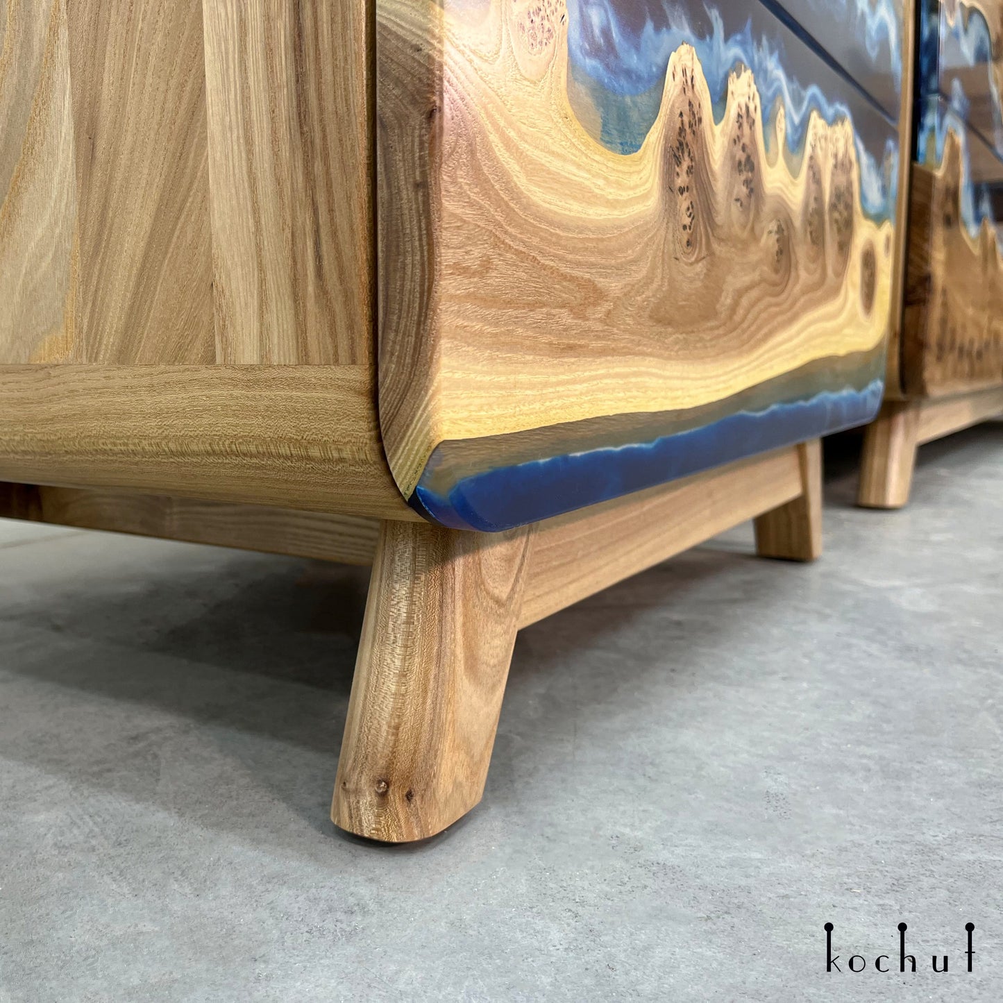 Atlantida — Set aus Holz- und Epoxidharzschränken
