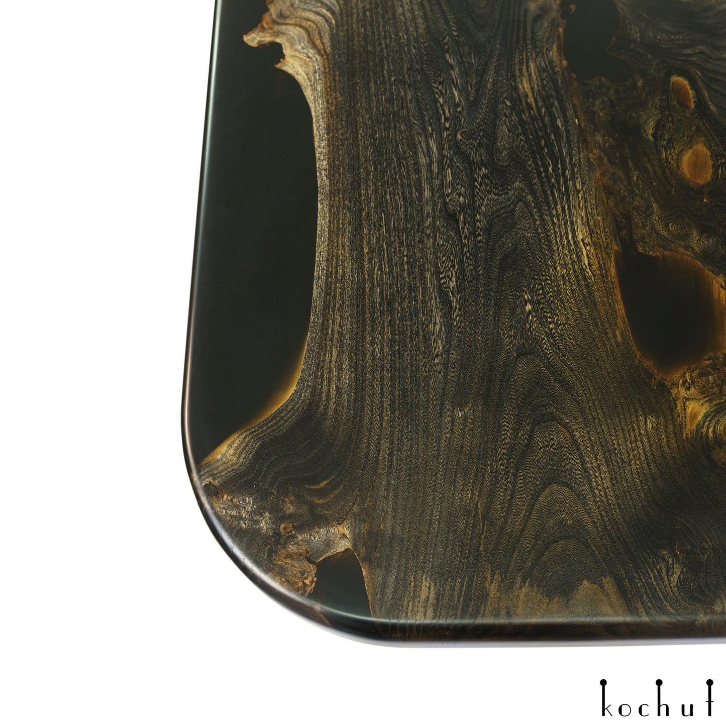 Condor — Esstisch aus Holz und Epoxidharz