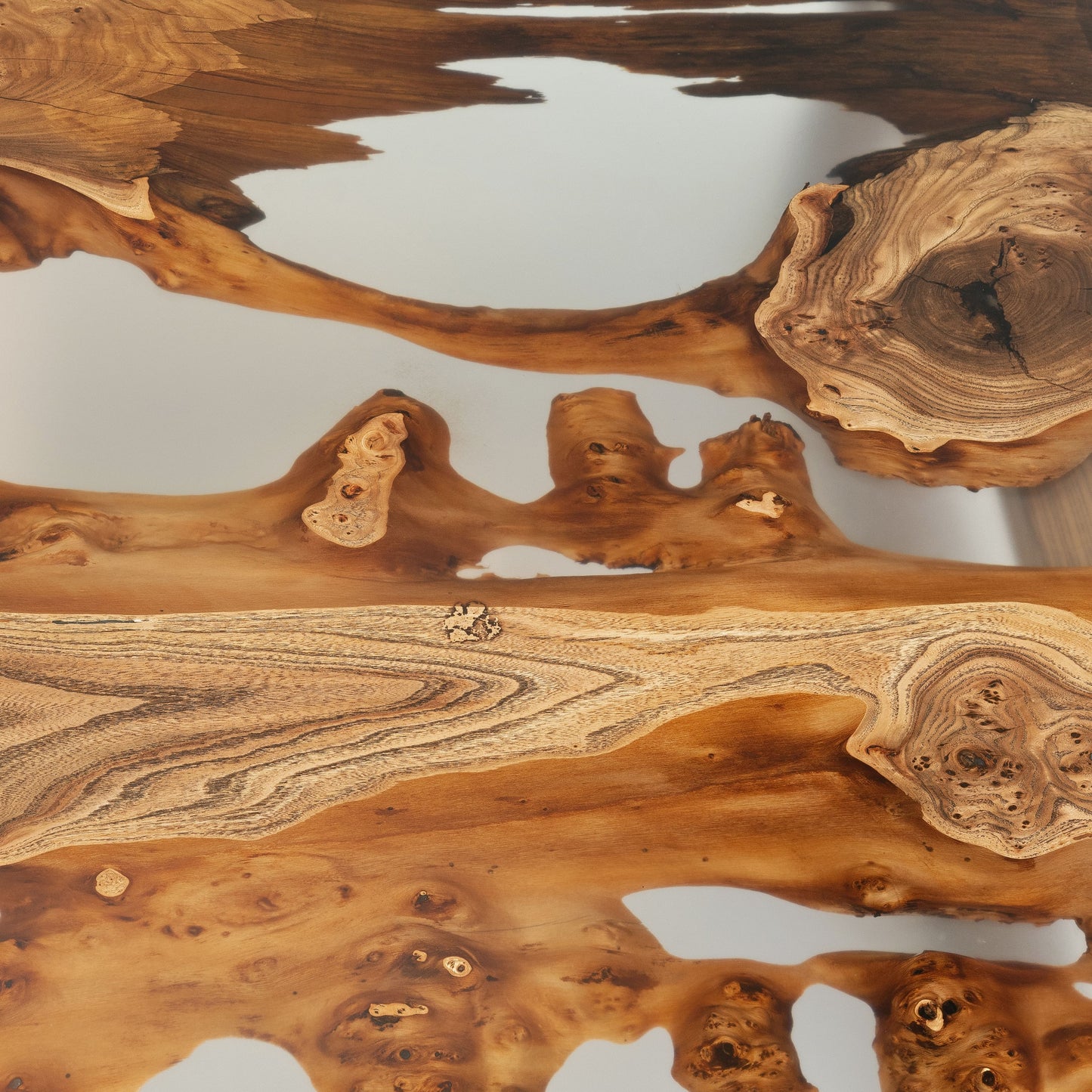 Soprano — Holz- und Epoxidharz-Couchtisch