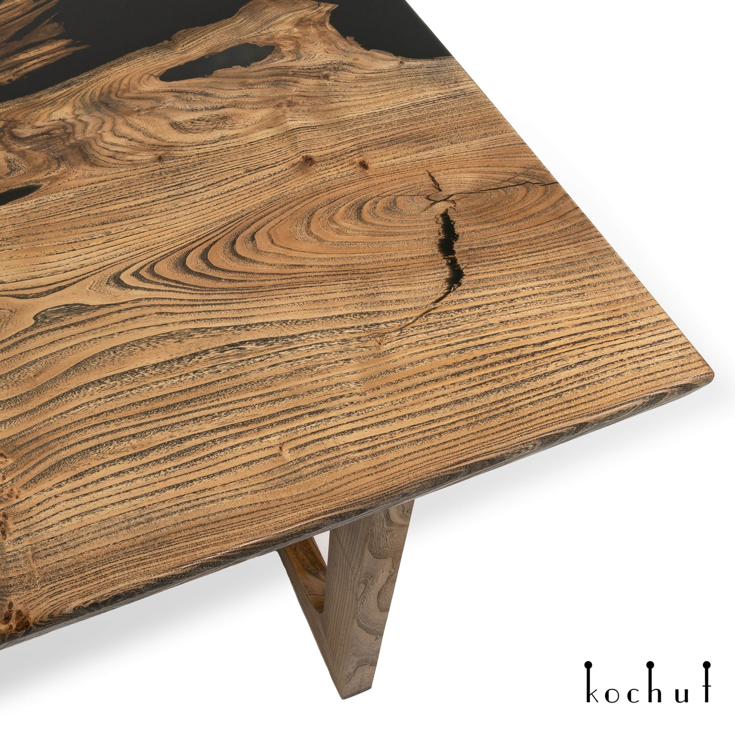 Monsoon — Esstisch aus Holz und Epoxidharz