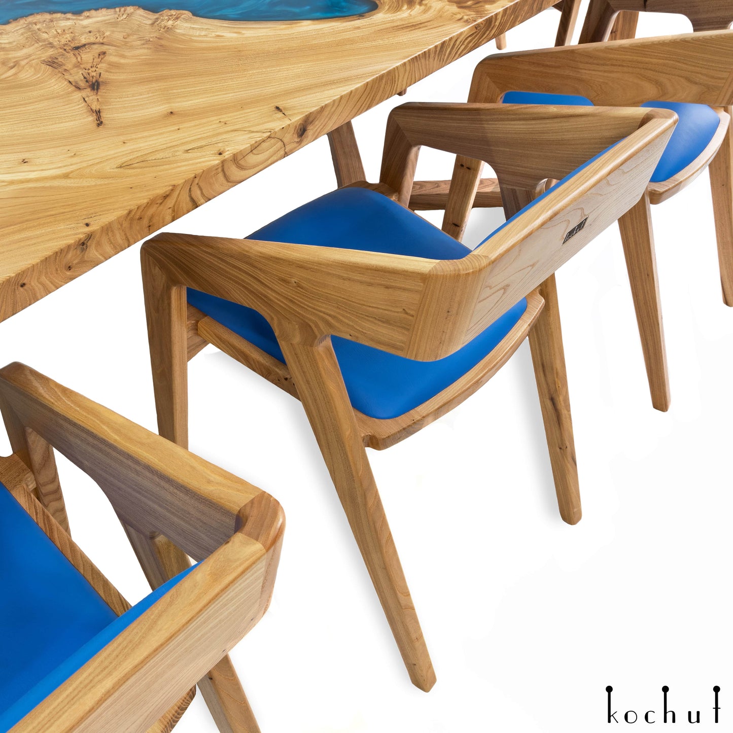 Oceanida — Esstisch aus Holz und Epoxidharz