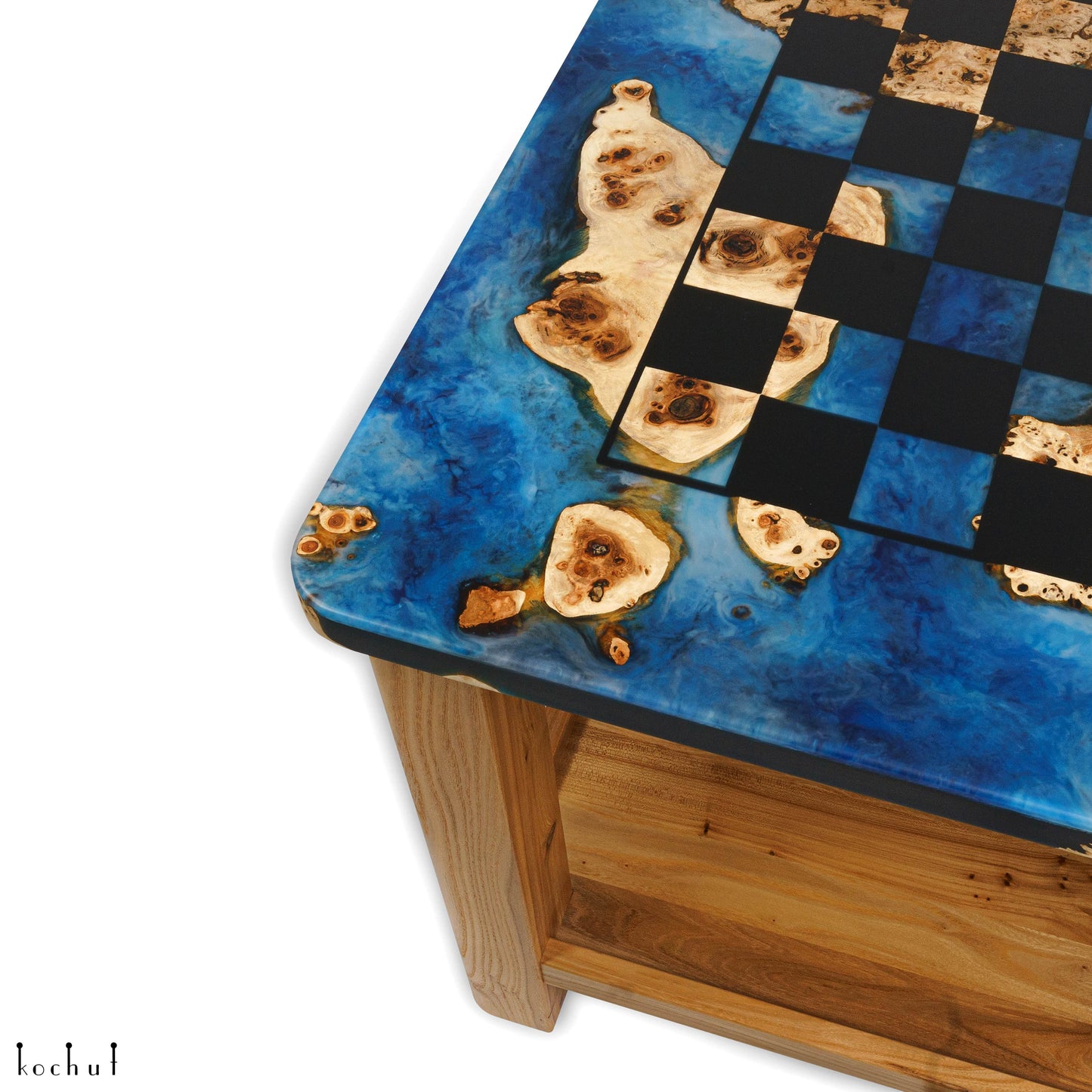 Sizilianischer Gambit — Schach-Kaffeetisch aus Holz und Epoxidharz