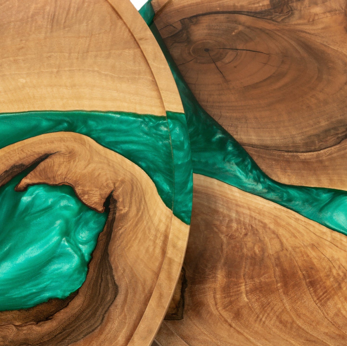 Taira. Jade-Horizont — Holz- und Epoxidharz-Couchtische