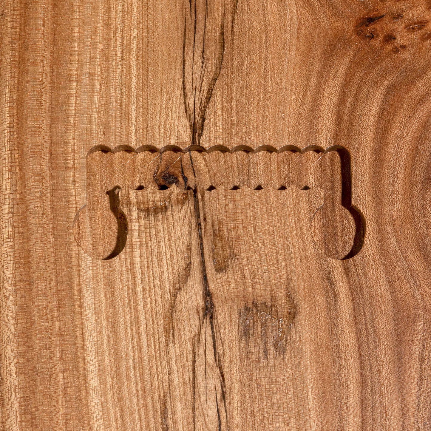 Continuum — Wanduhr aus Holz und Epoxidharz