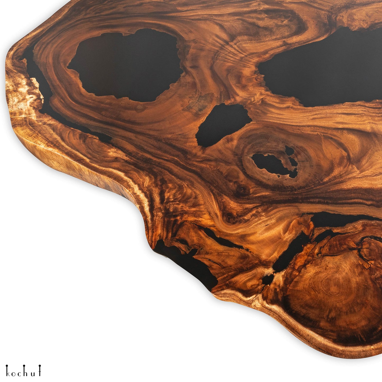 Magmus — Esstisch aus Holz und Epoxidharz