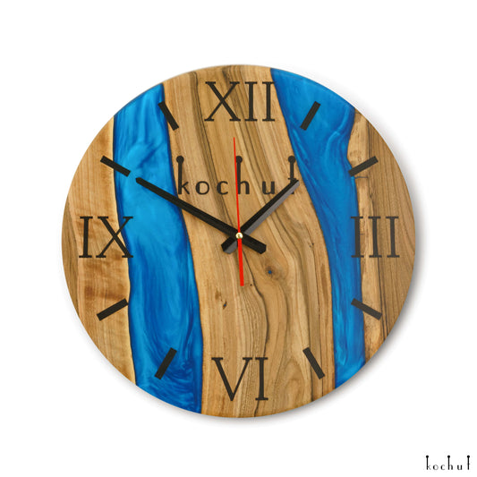 Continuum — Wanduhr aus Holz und Epoxidharz