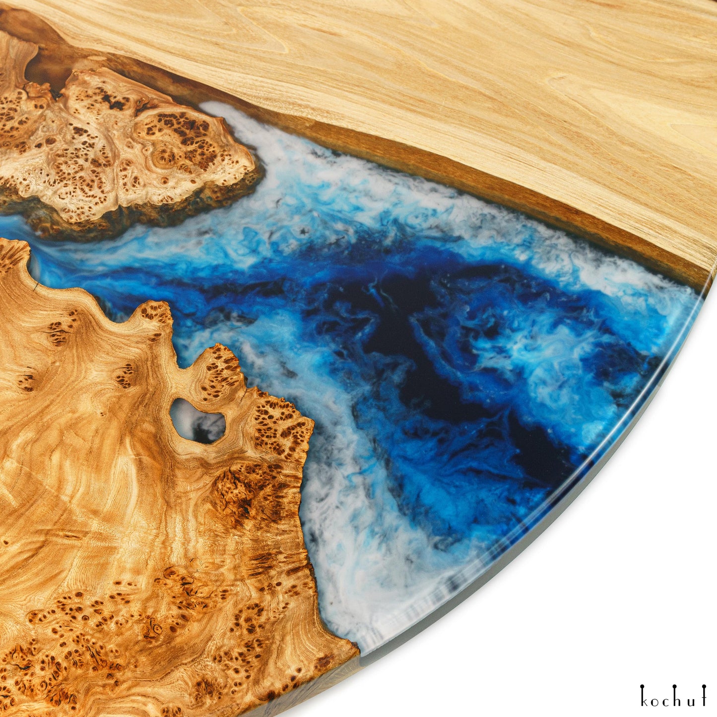 Atlantis — Esstisch aus Holz und Epoxidharz (runder Form)