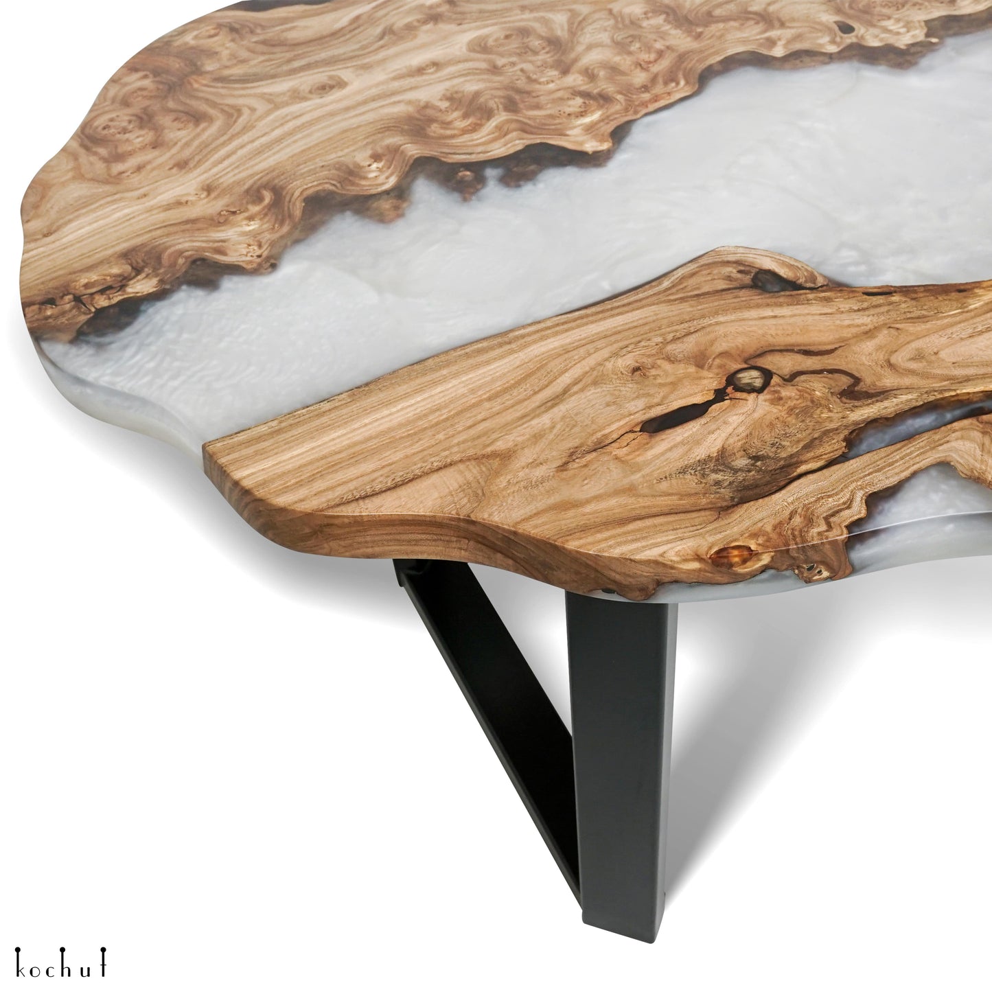 Cloud — Esstisch aus Holz und Epoxidharz
