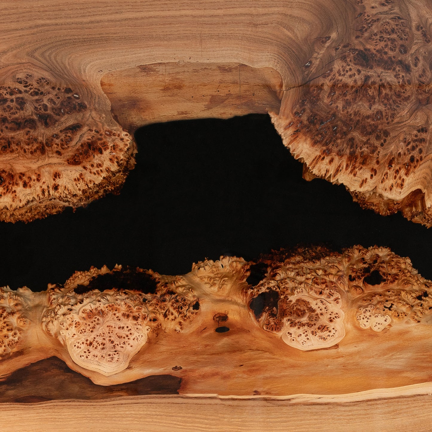 Era — Esstisch aus Holz und Epoxidharz