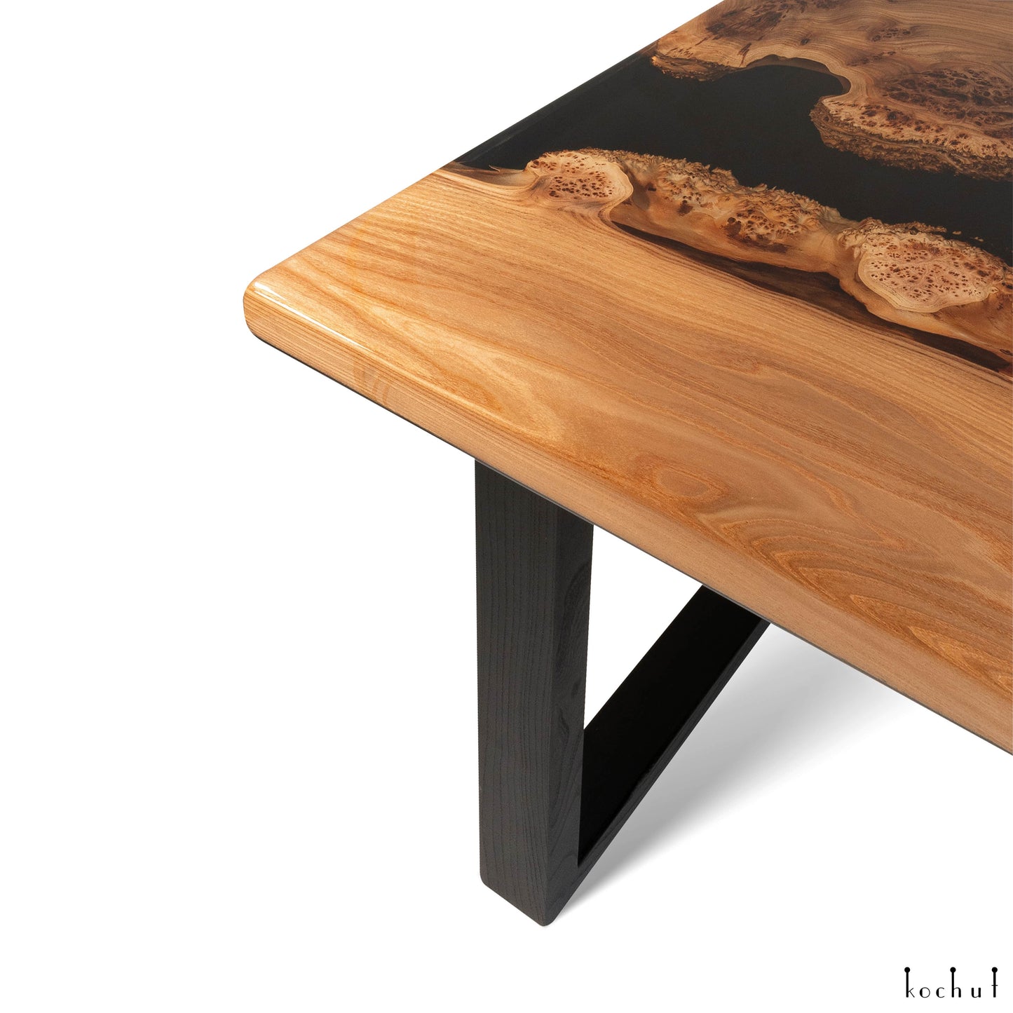 Era — Esstisch aus Holz und Epoxidharz